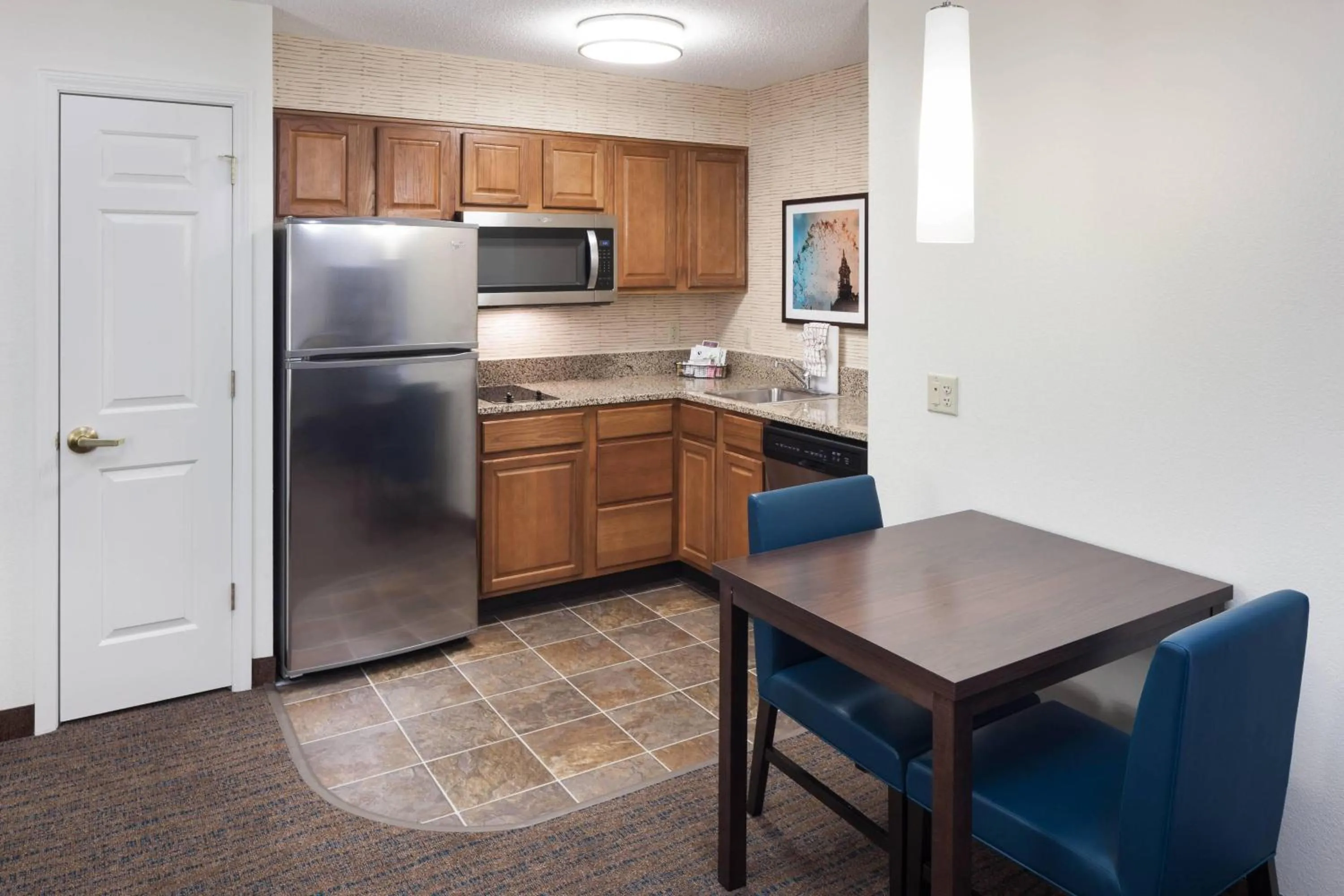 Kitchen or kitchenette in Residence Inn Kansas City Country Club Plaza