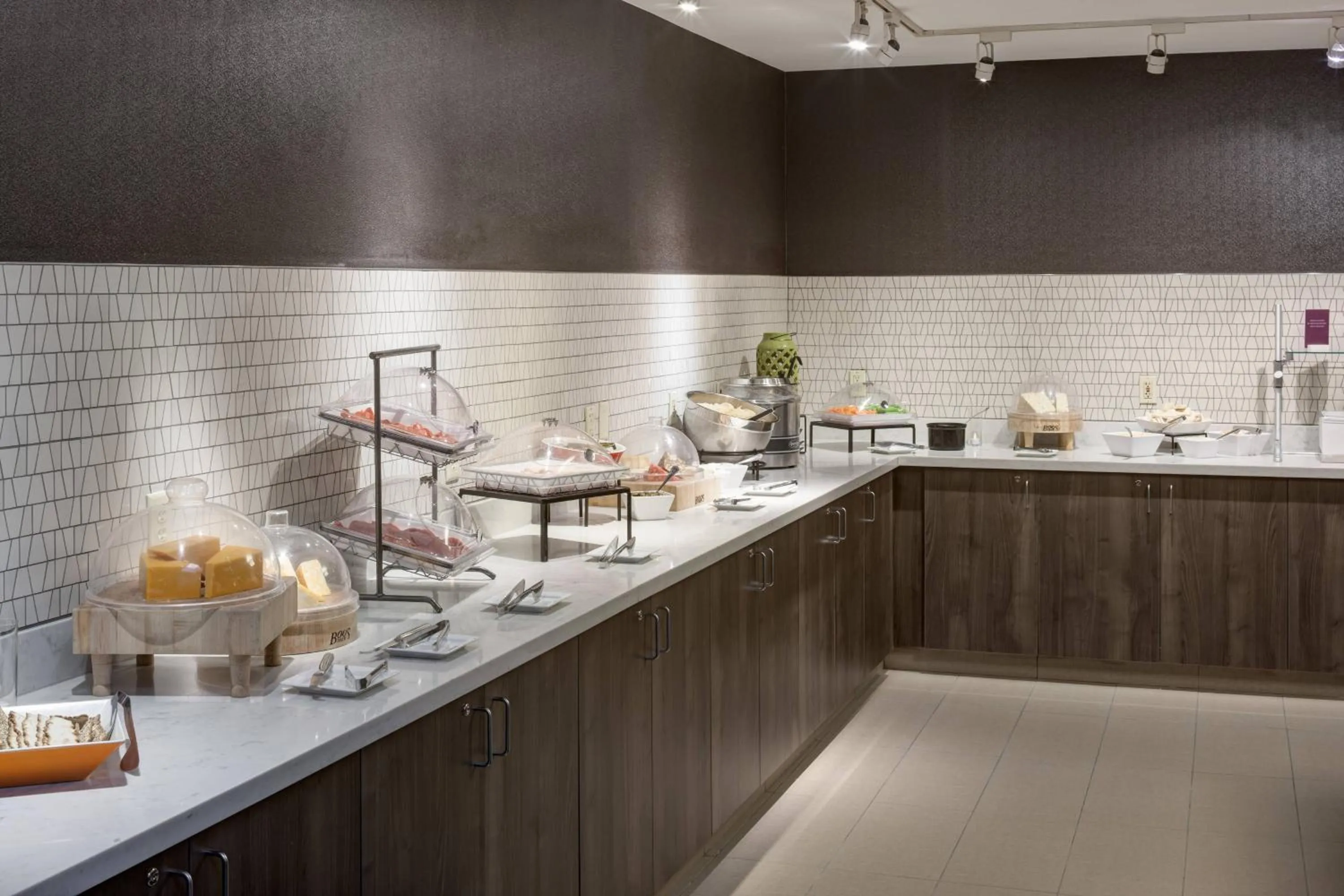 Breakfast in Residence Inn Kansas City Country Club Plaza