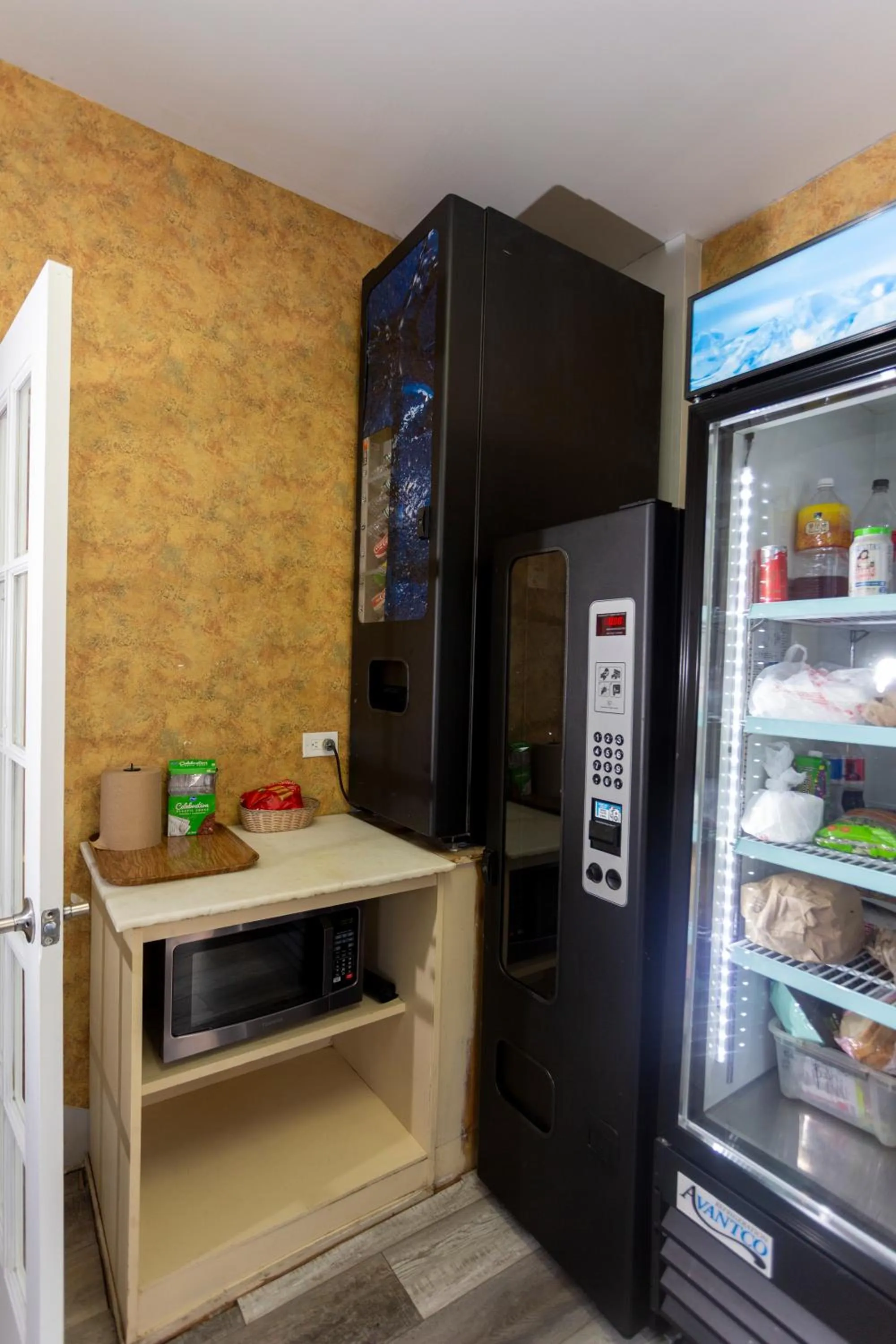 Restaurant/places to eat in Chicago Parthenon Hostel