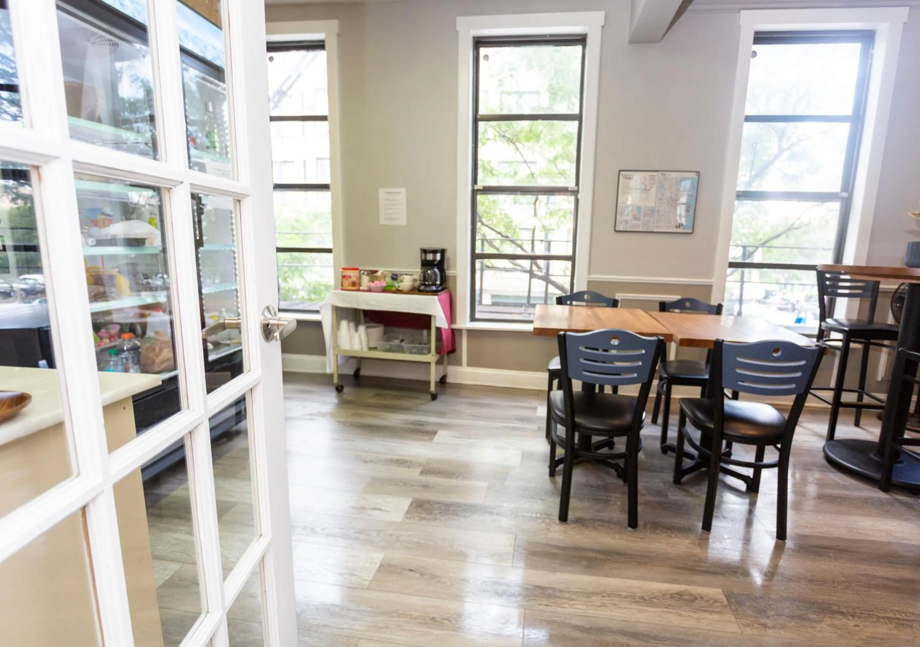 Restaurant/places to eat in Chicago Parthenon Hostel