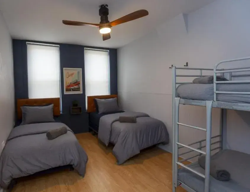 Private Family Room - Shared Bathroom in Chicago Parthenon Hostel Private Family Room - Shared Bathroom in Chicago Parthenon Hostel