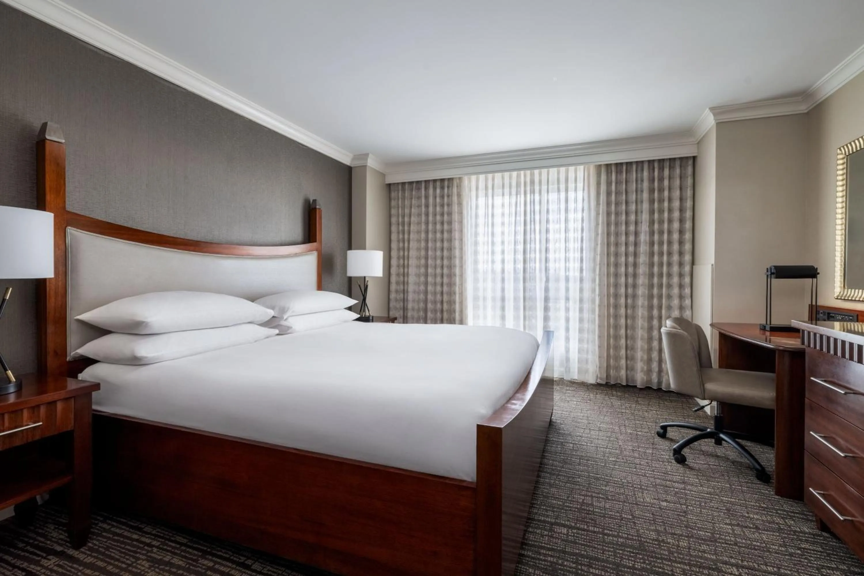 Photo of the whole room, Bed in Macon Marriott City Center