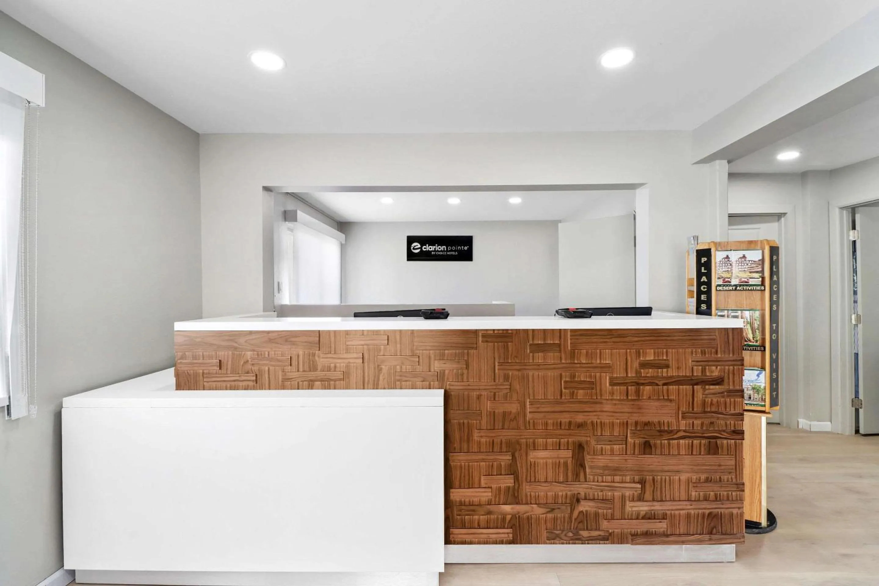 Lobby or reception in Clarion Pointe Ridgecrest near China Lake Naval Station