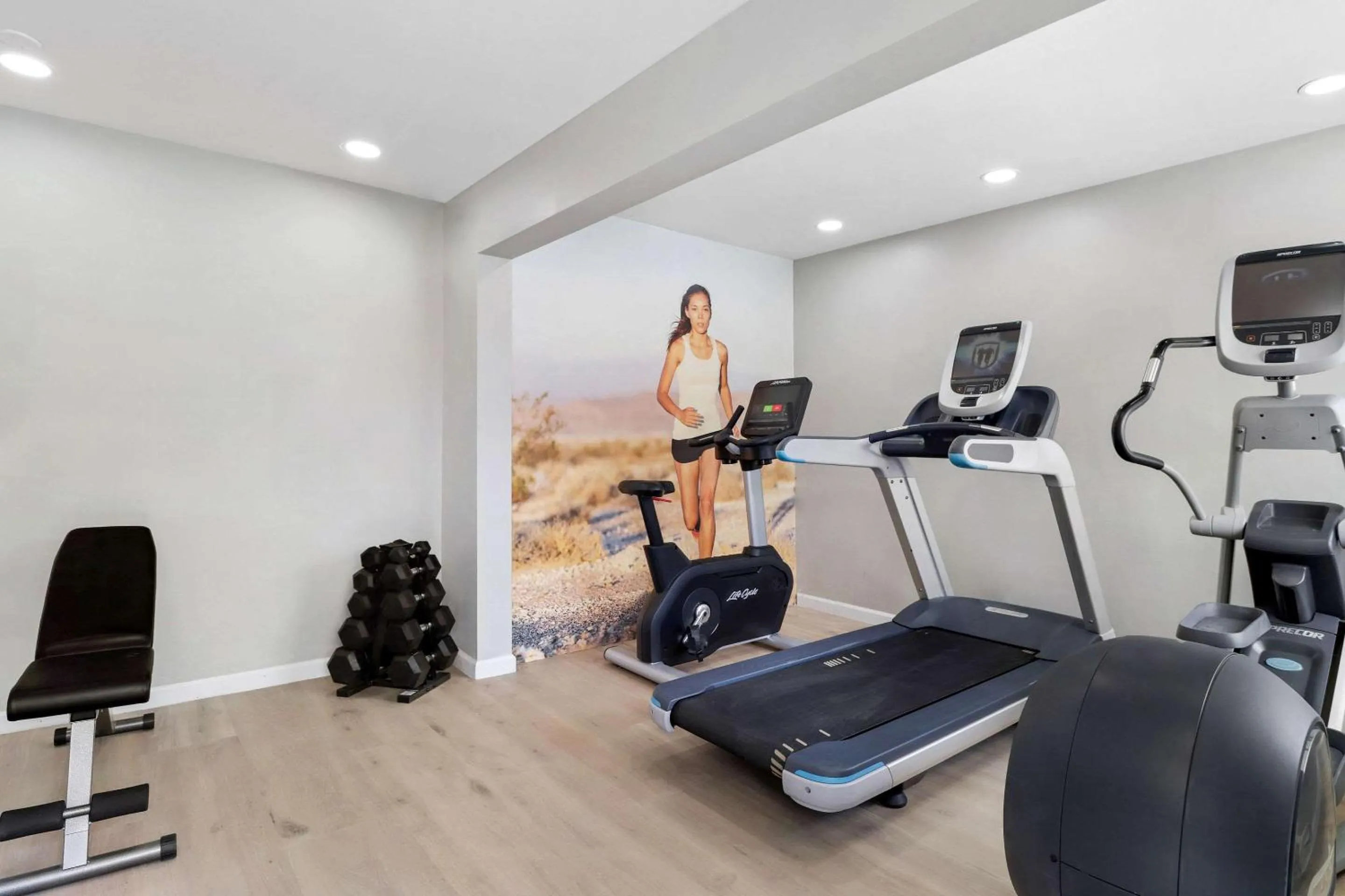 Fitness centre/facilities in Clarion Pointe Ridgecrest near China Lake Naval Station