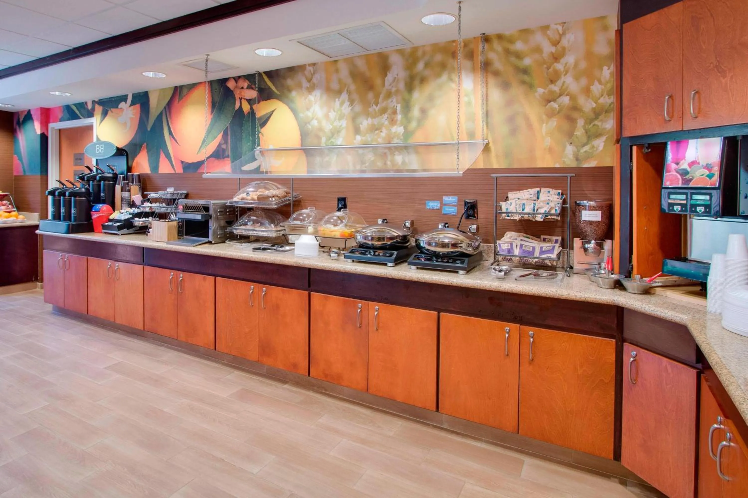 Breakfast in Fairfield Inn & Suites by Marriott Clermont