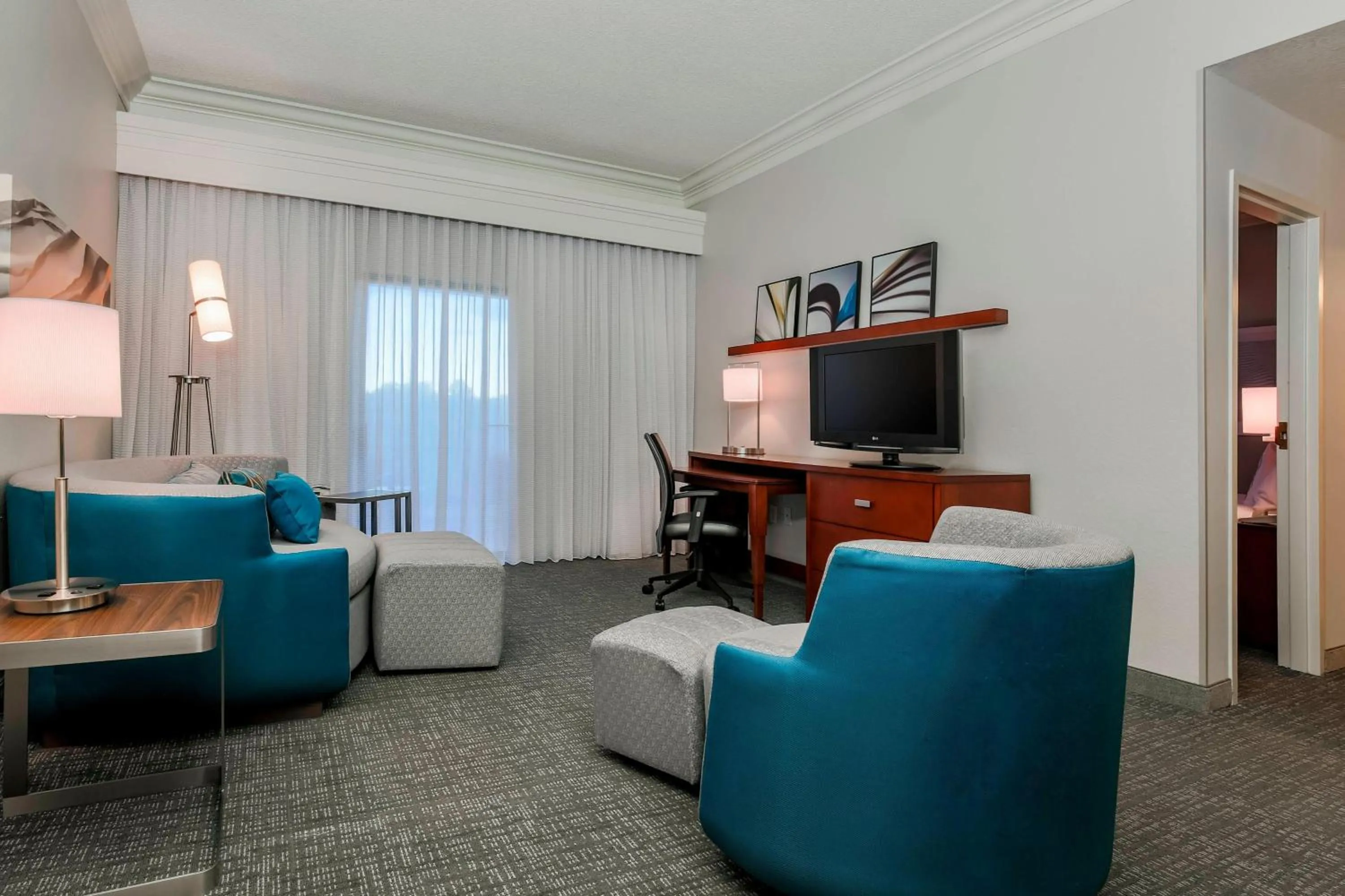 Living room in Courtyard by Marriott Orlando Lake Mary North