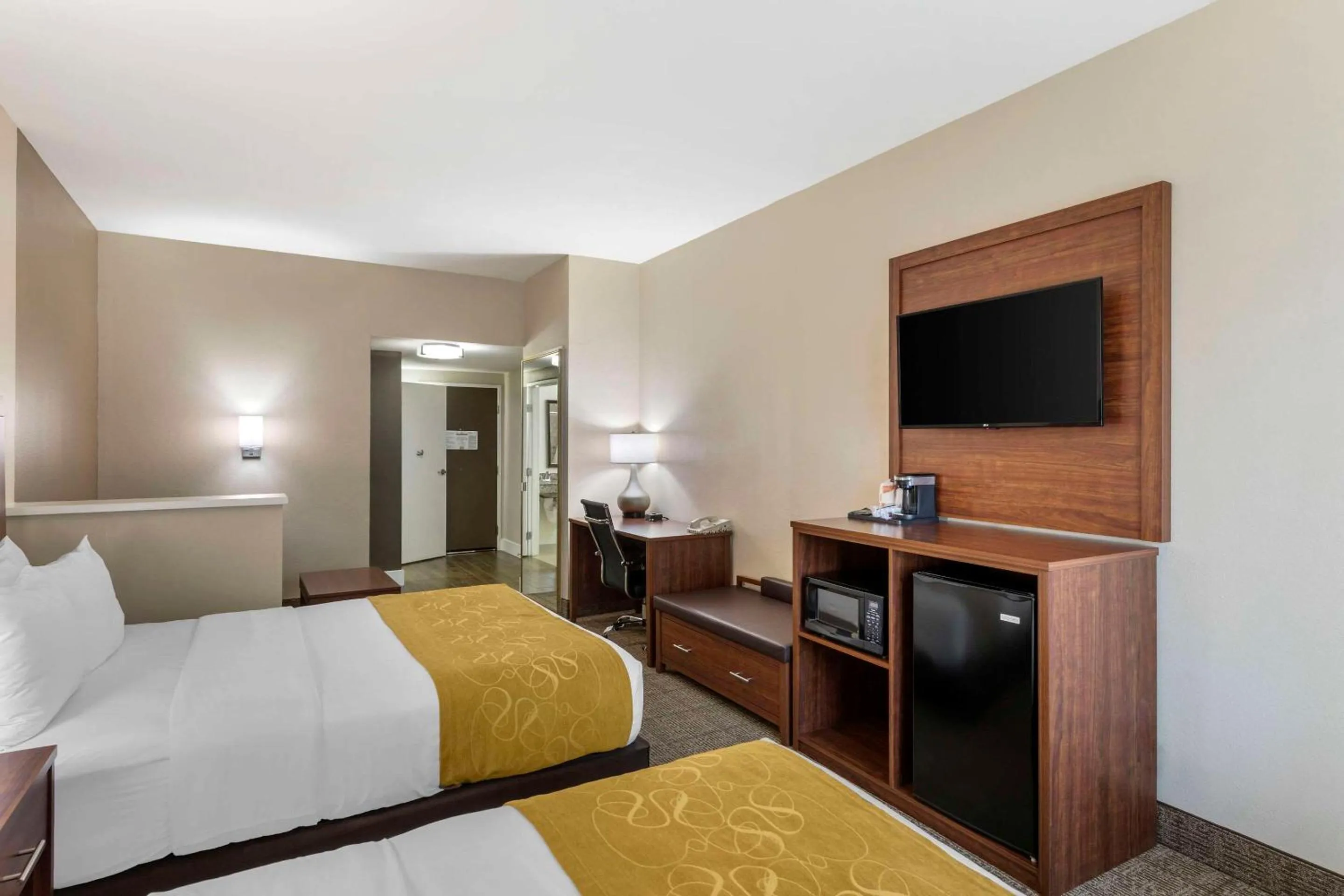 Bedroom, Bed in Comfort Suites Tulare Sequoia Gateway