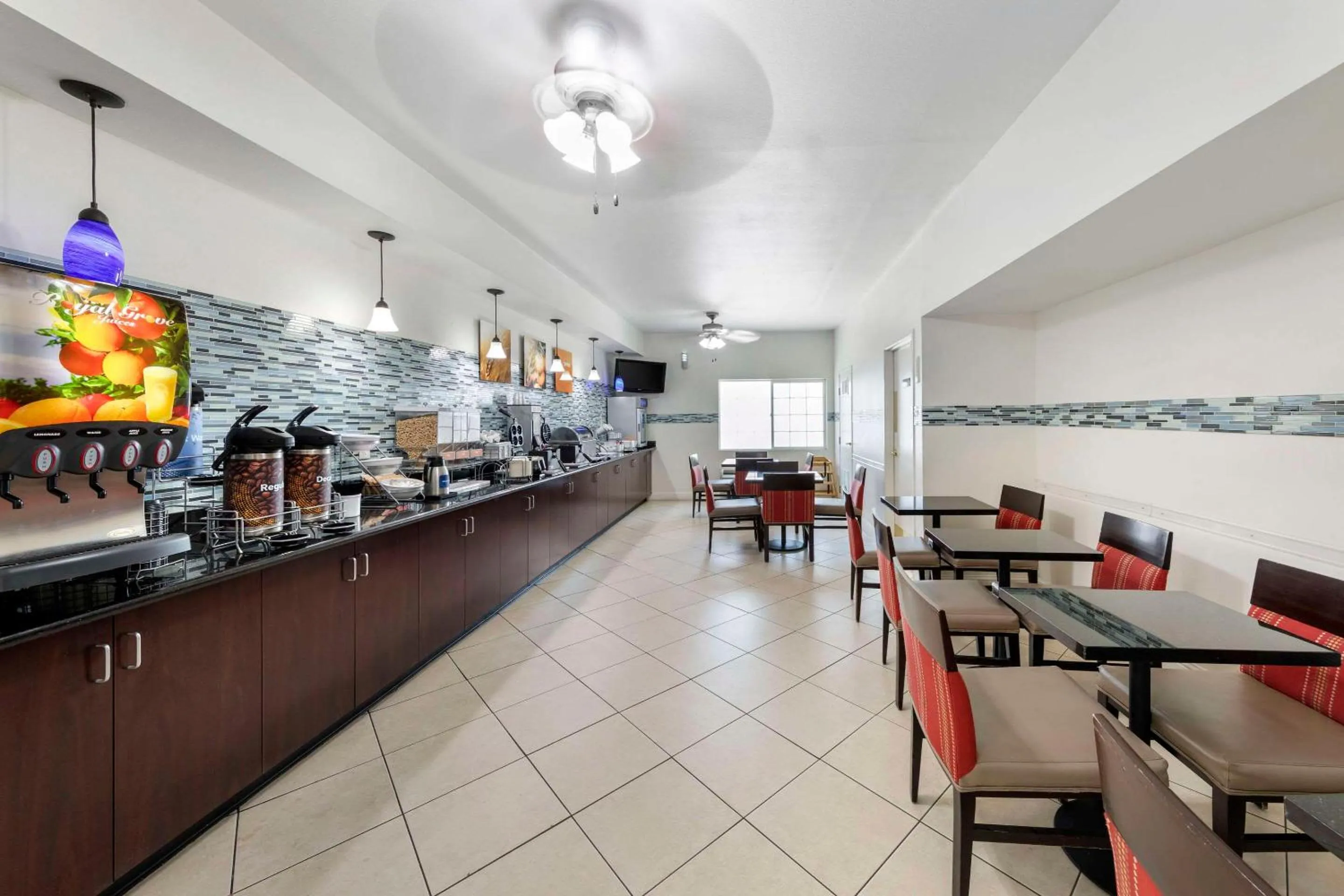 Breakfast in Comfort Suites Tulare Sequoia Gateway