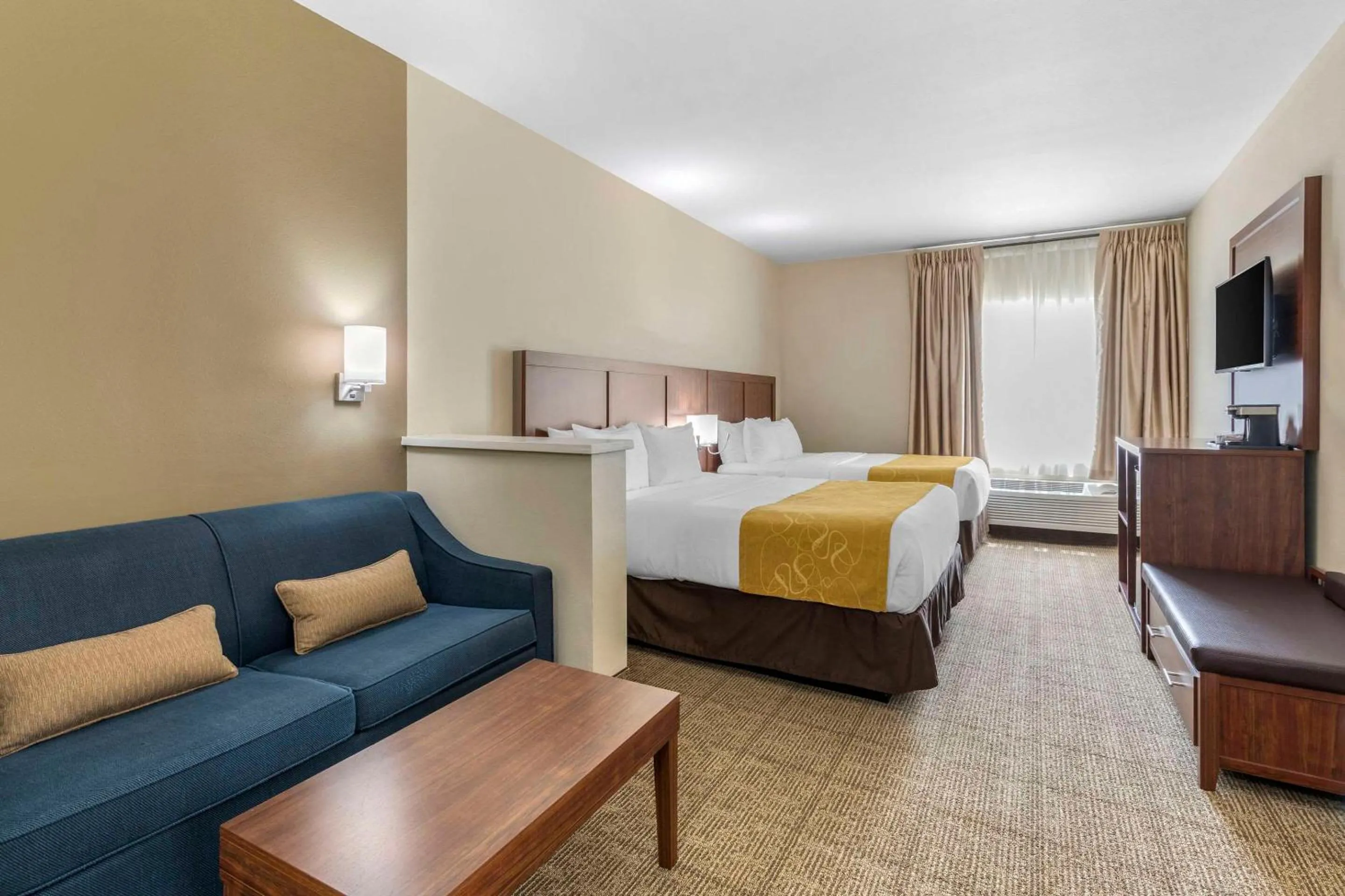 Bedroom, Bed in Comfort Suites Tulare Sequoia Gateway