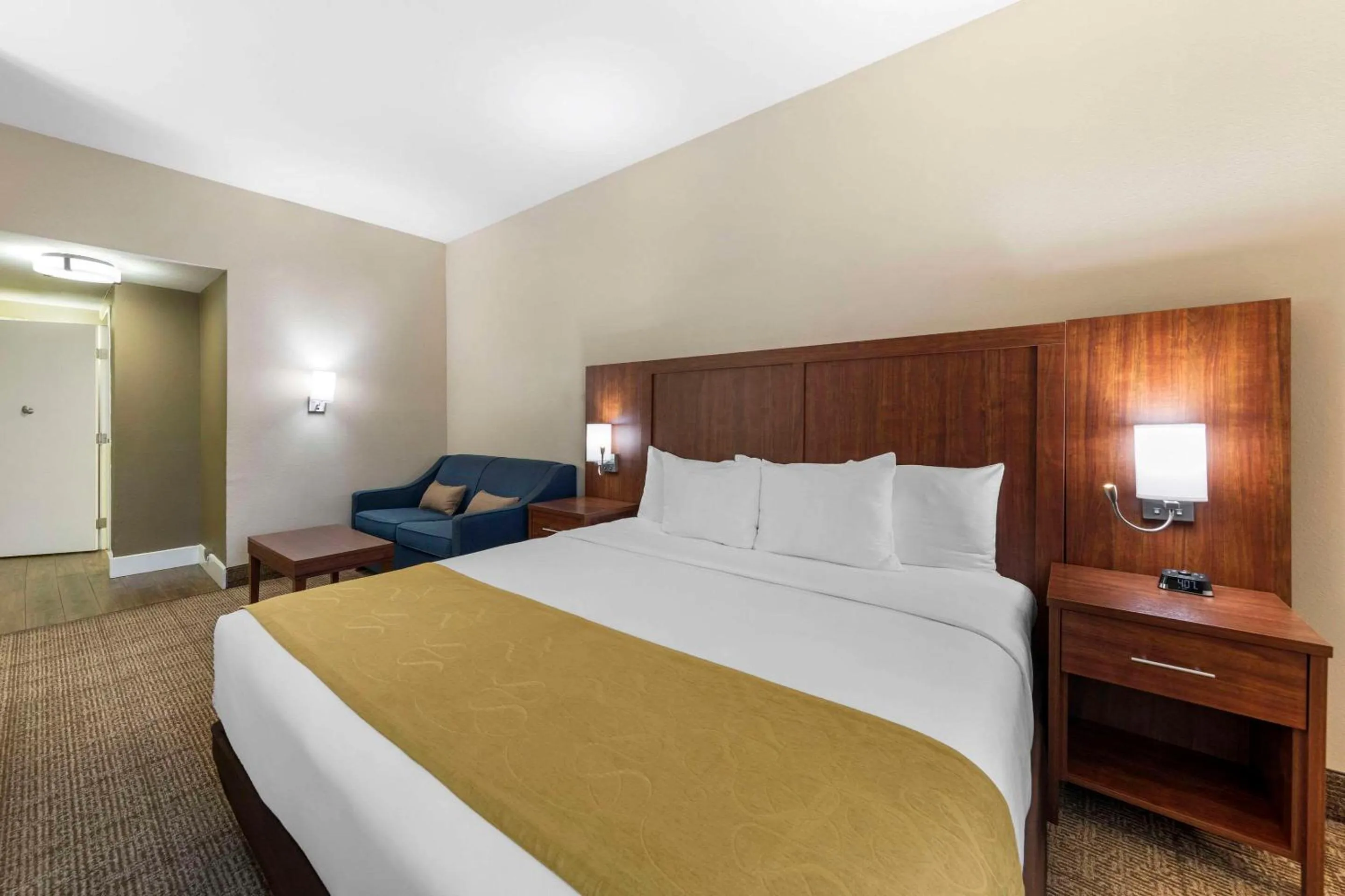 Bedroom, Bed in Comfort Suites Tulare Sequoia Gateway