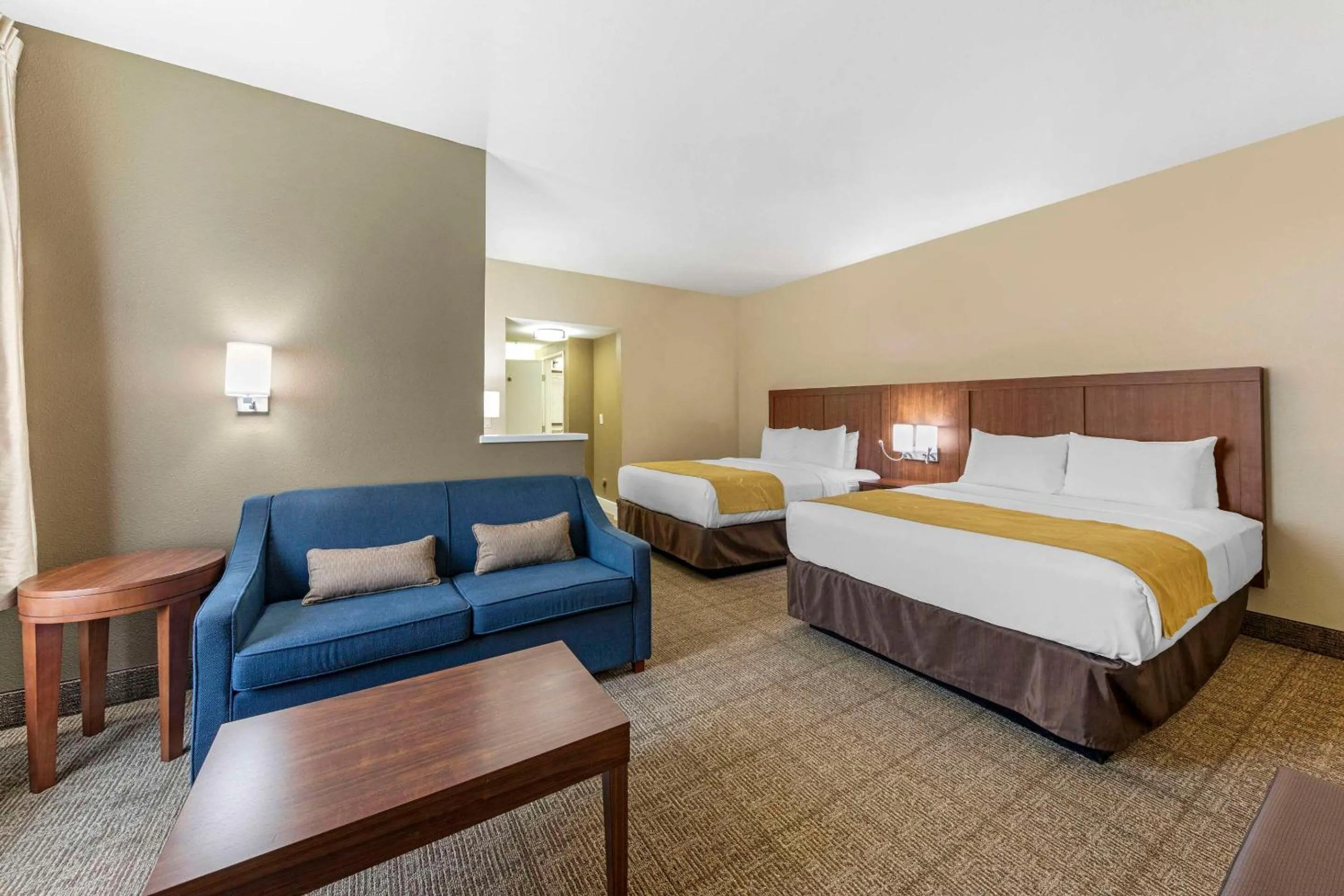 Bedroom, Bed in Comfort Suites Tulare Sequoia Gateway