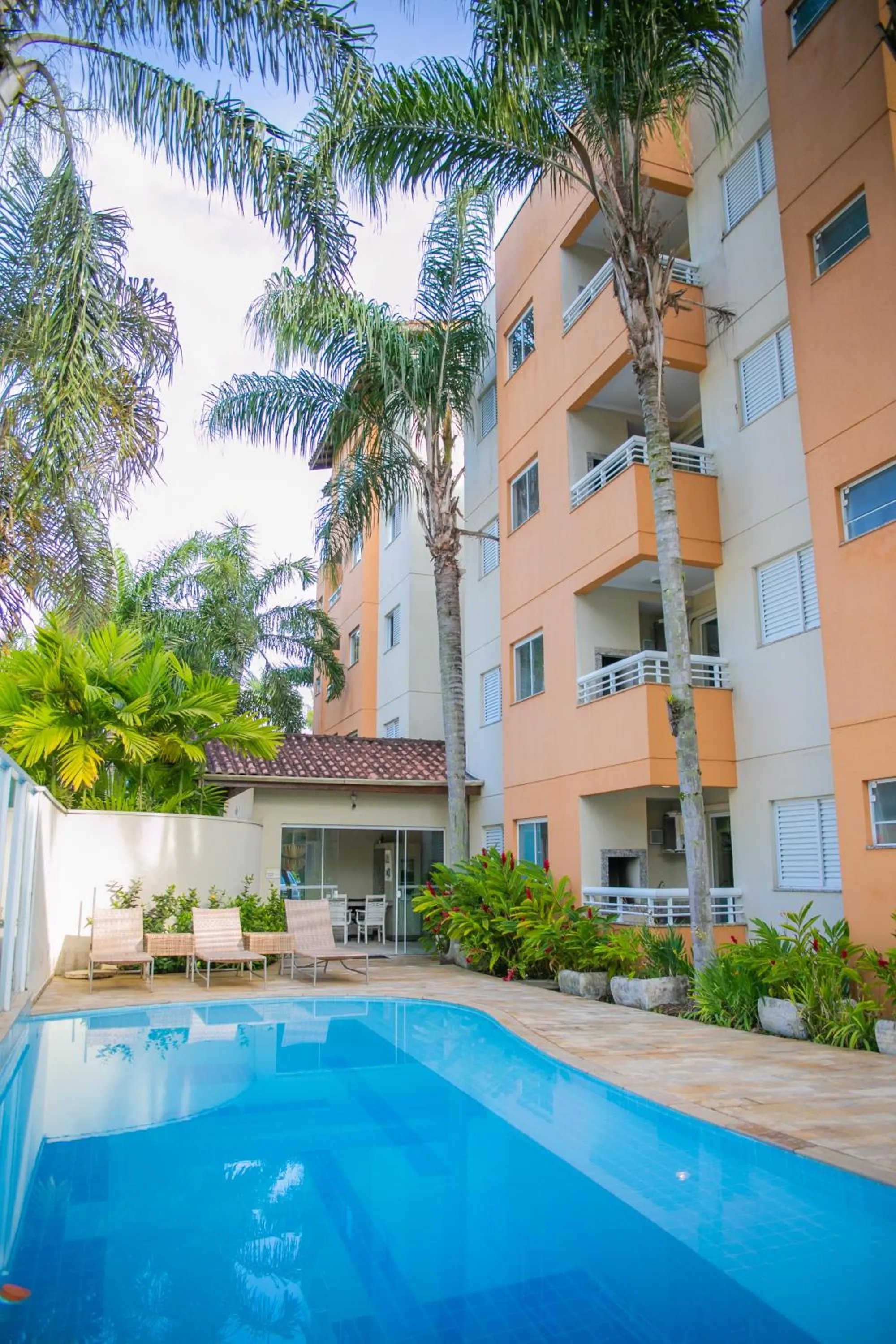 Swimming pool in Lorenza by Paramar