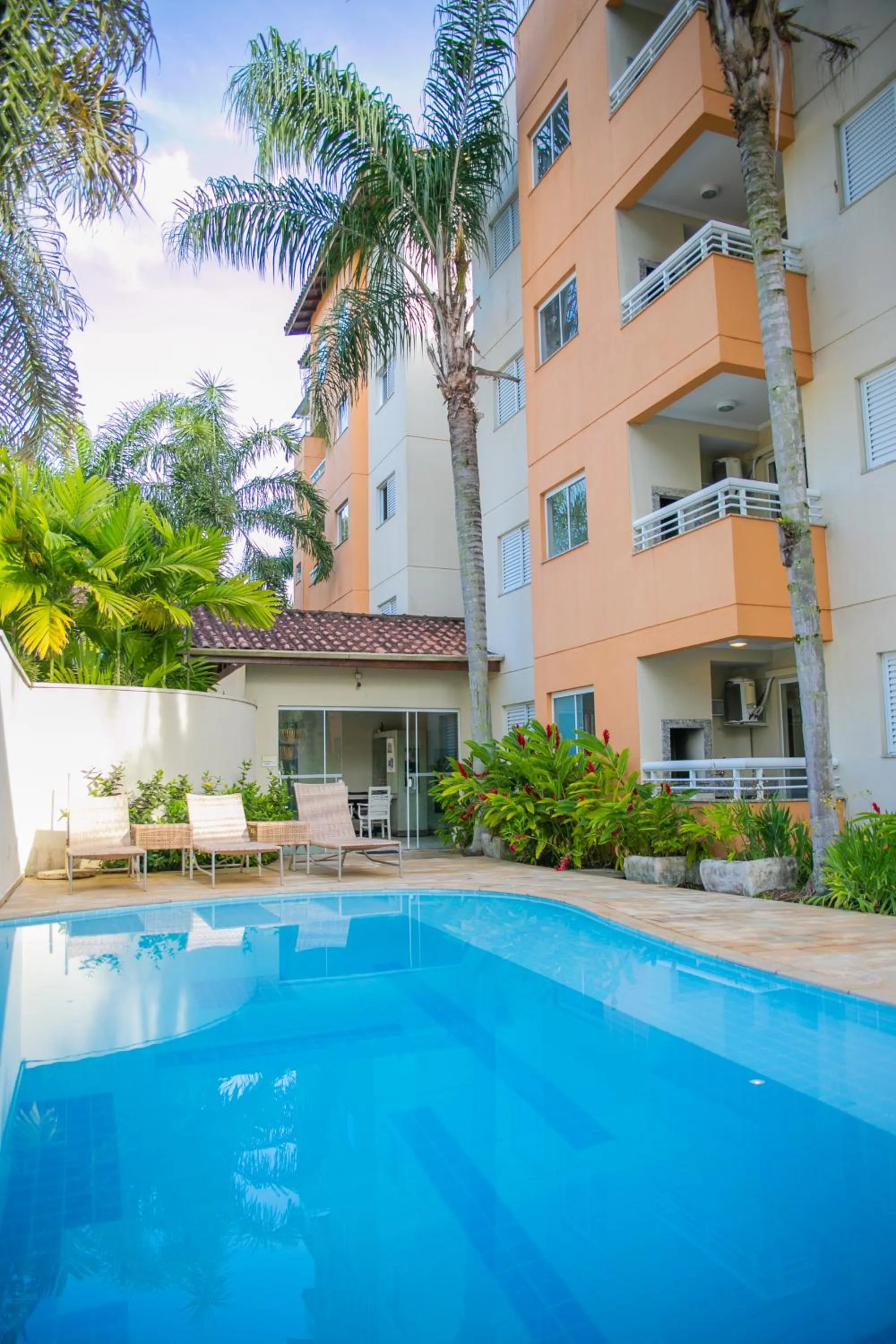 Swimming pool in Lorenza by Paramar