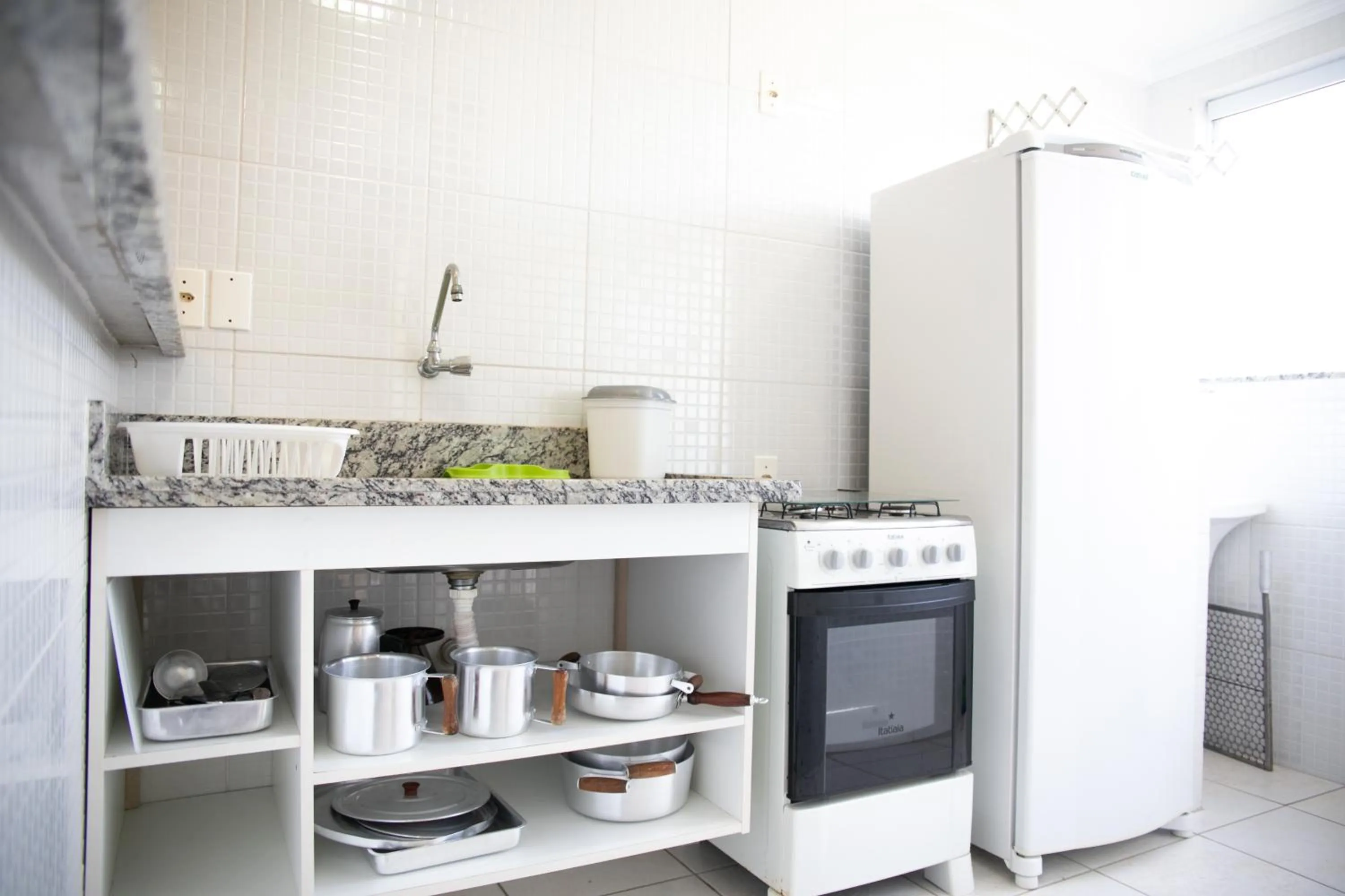 Kitchen or kitchenette in Lorenza by Paramar