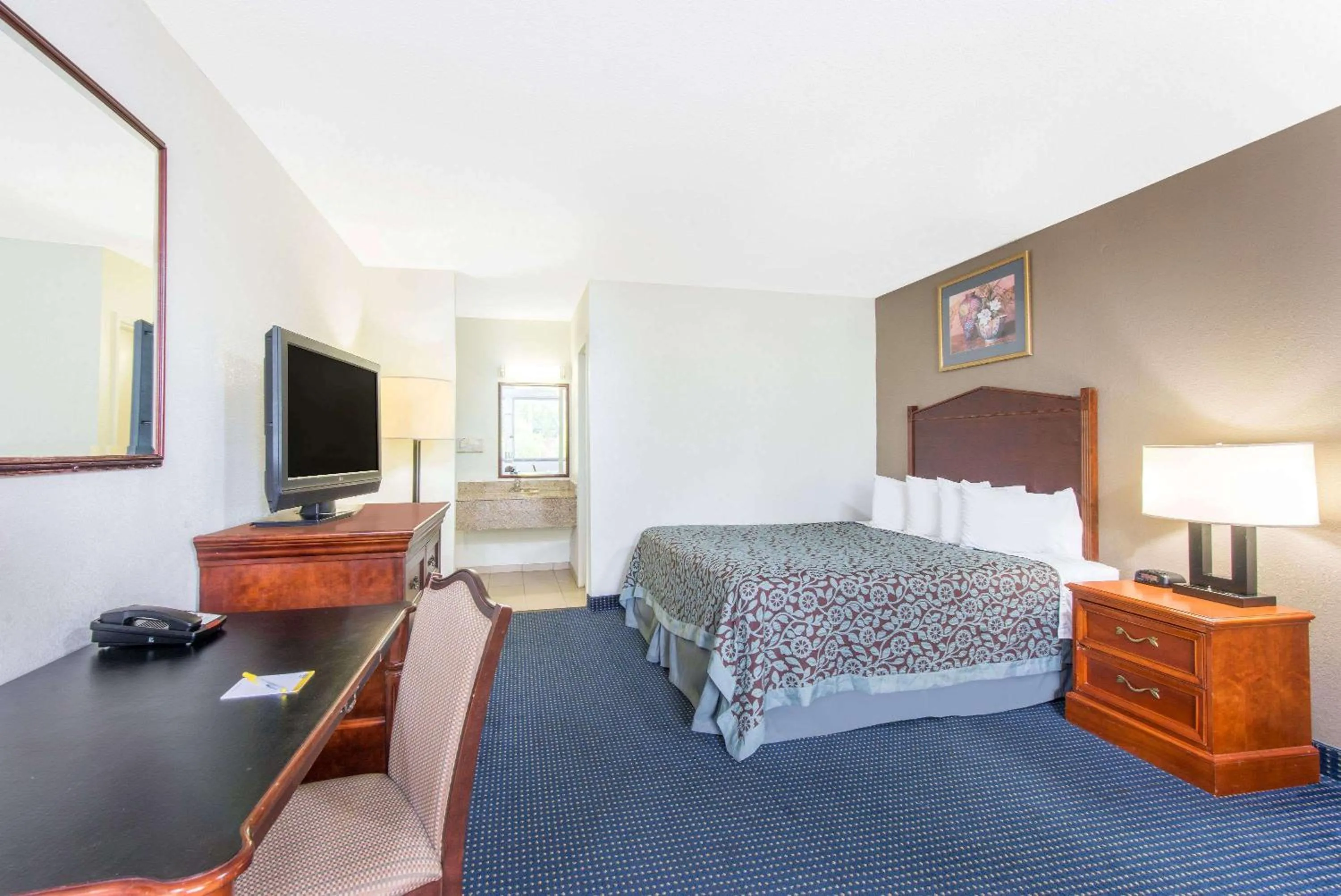 Photo of the whole room, Bed in Days Inn by Wyndham Arlington Pentagon