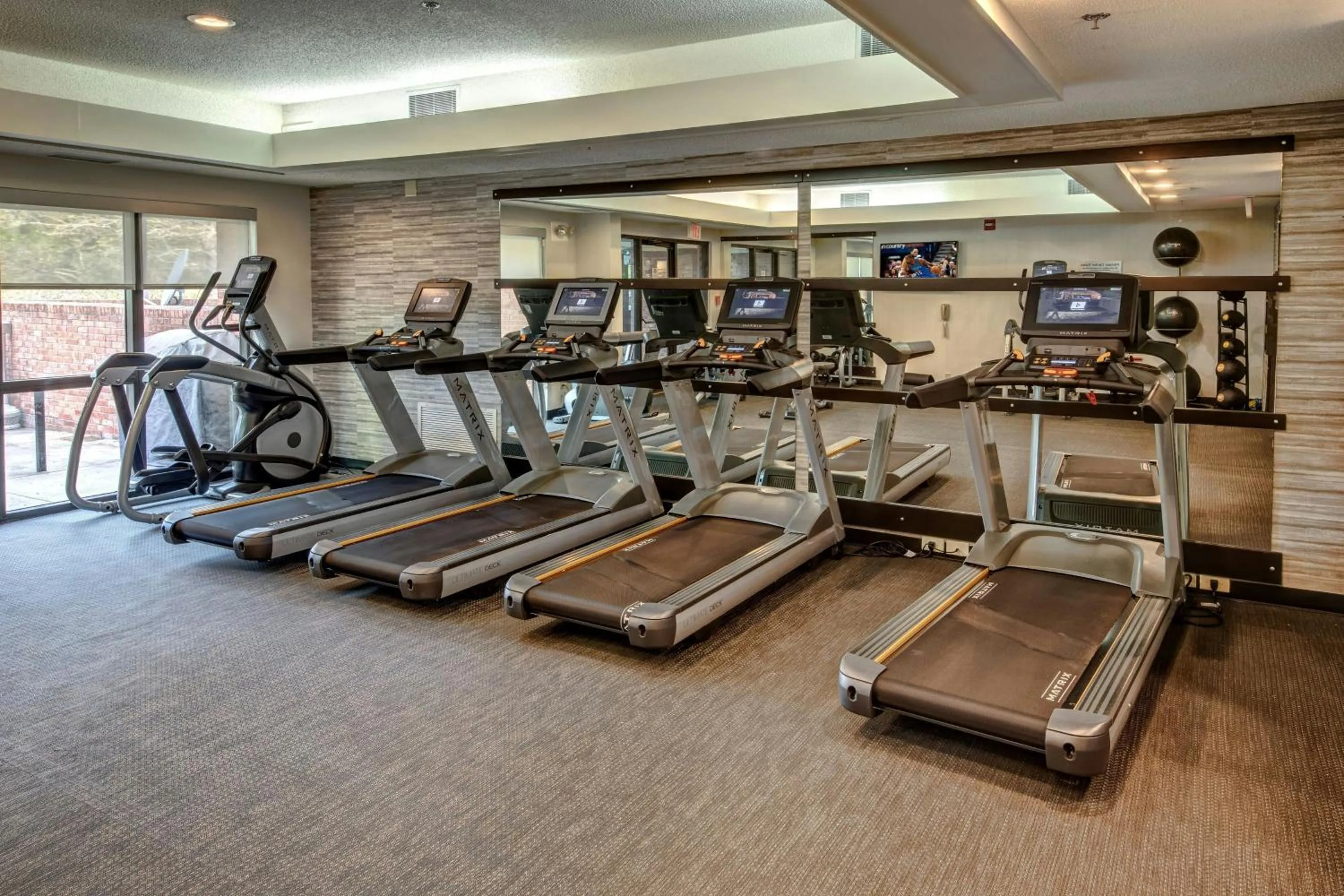 Fitness centre/facilities in Courtyard Memphis Germantown