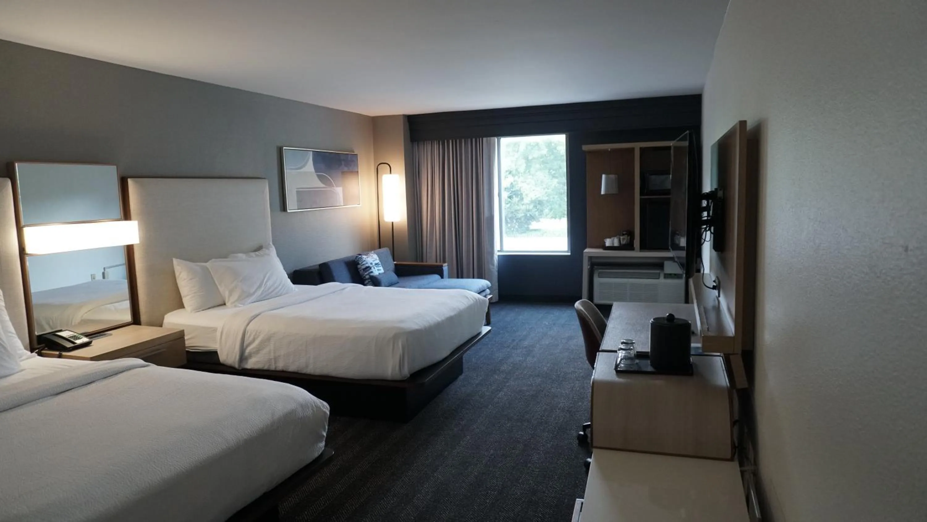 Bed in Courtyard Memphis East/Bill Morris Parkway