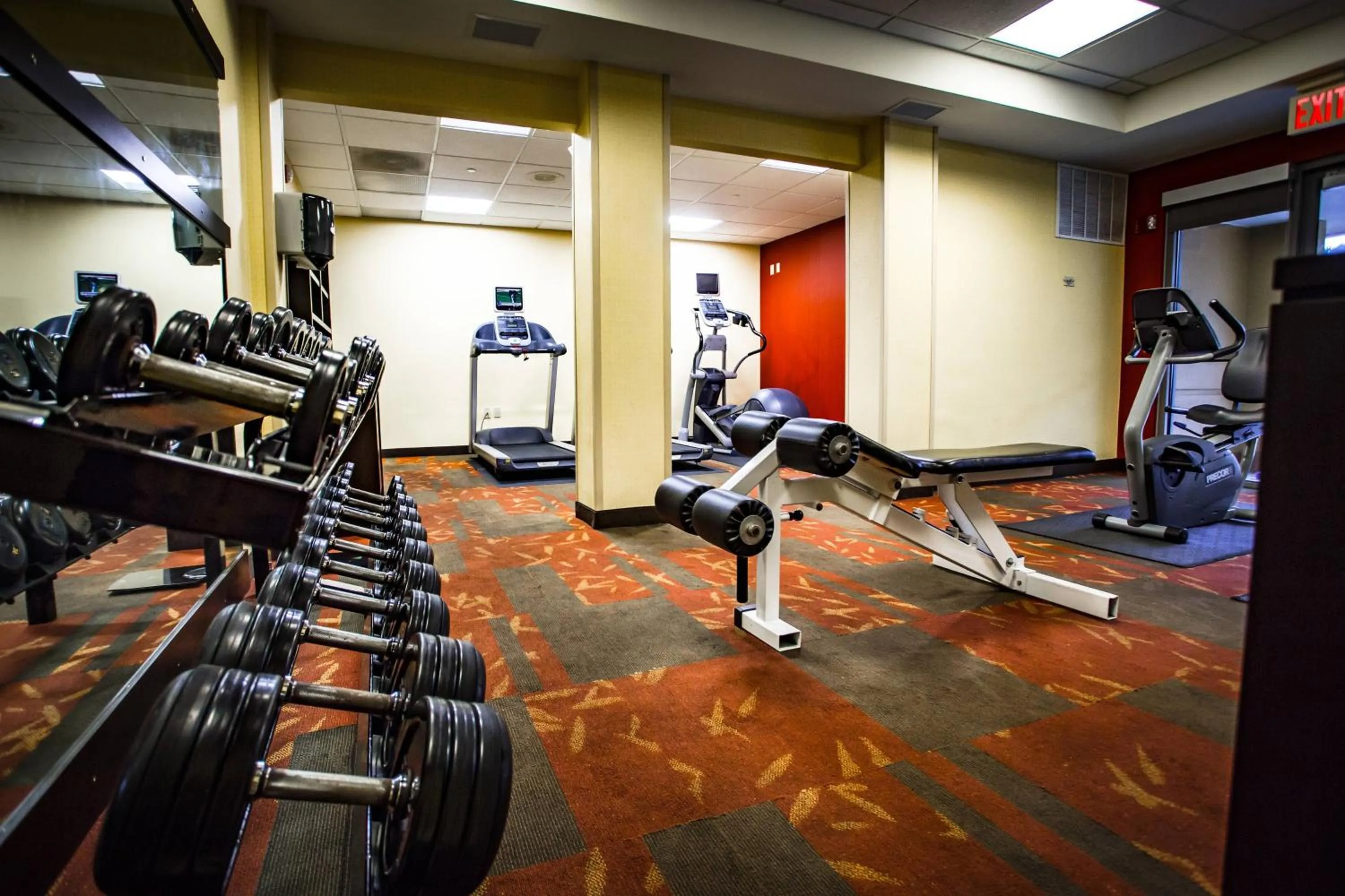 Fitness centre/facilities in Courtyard Memphis East/Bill Morris Parkway