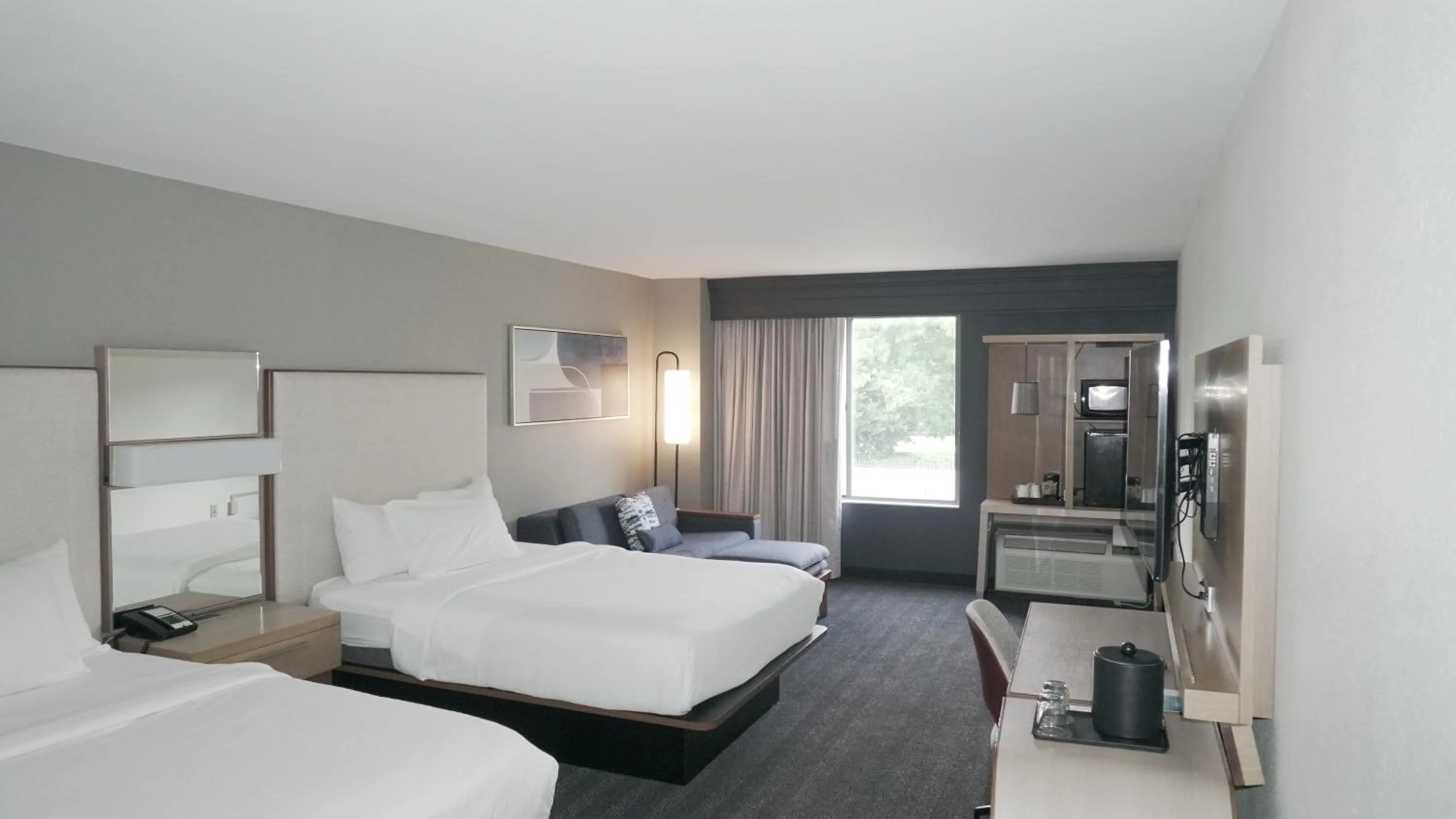 Bed in Courtyard Memphis East/Bill Morris Parkway