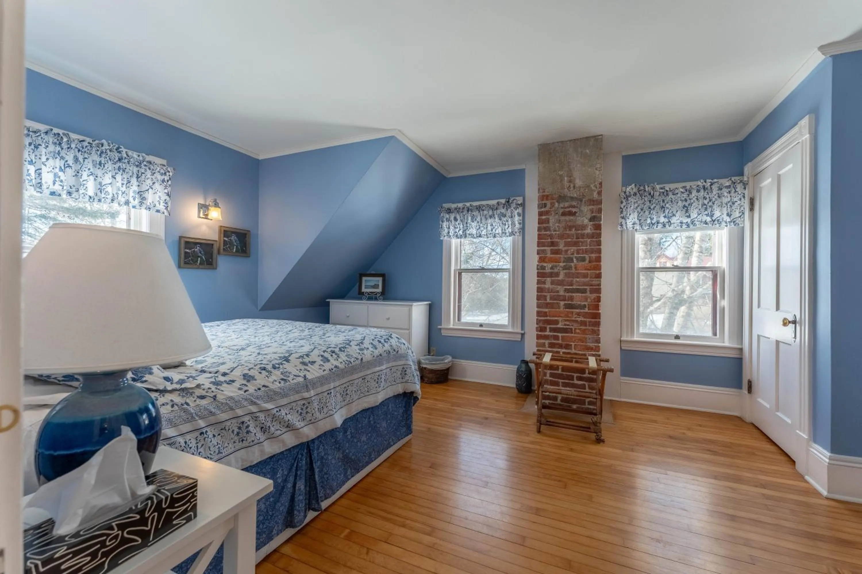 Bed in Dominion Hill Country Inn