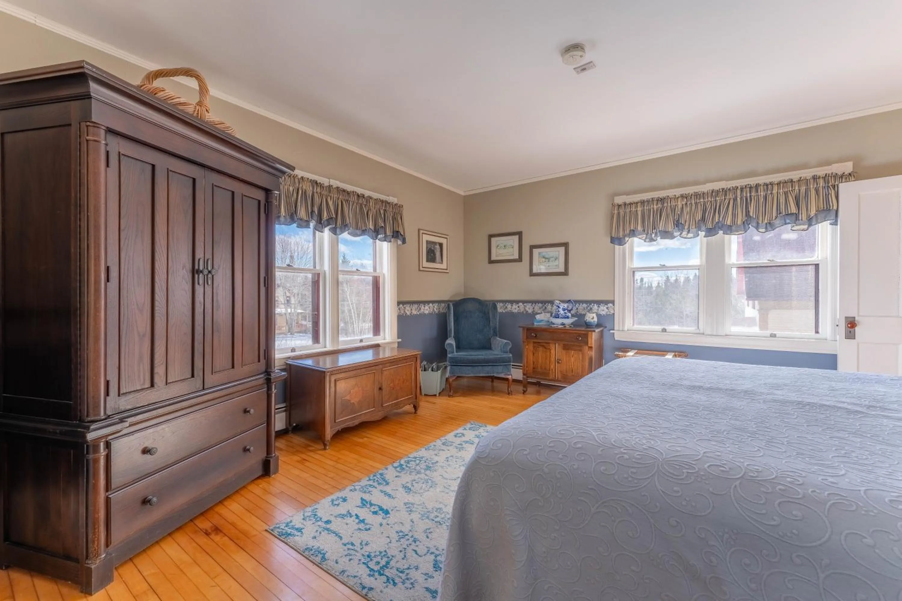 Bed in Dominion Hill Country Inn