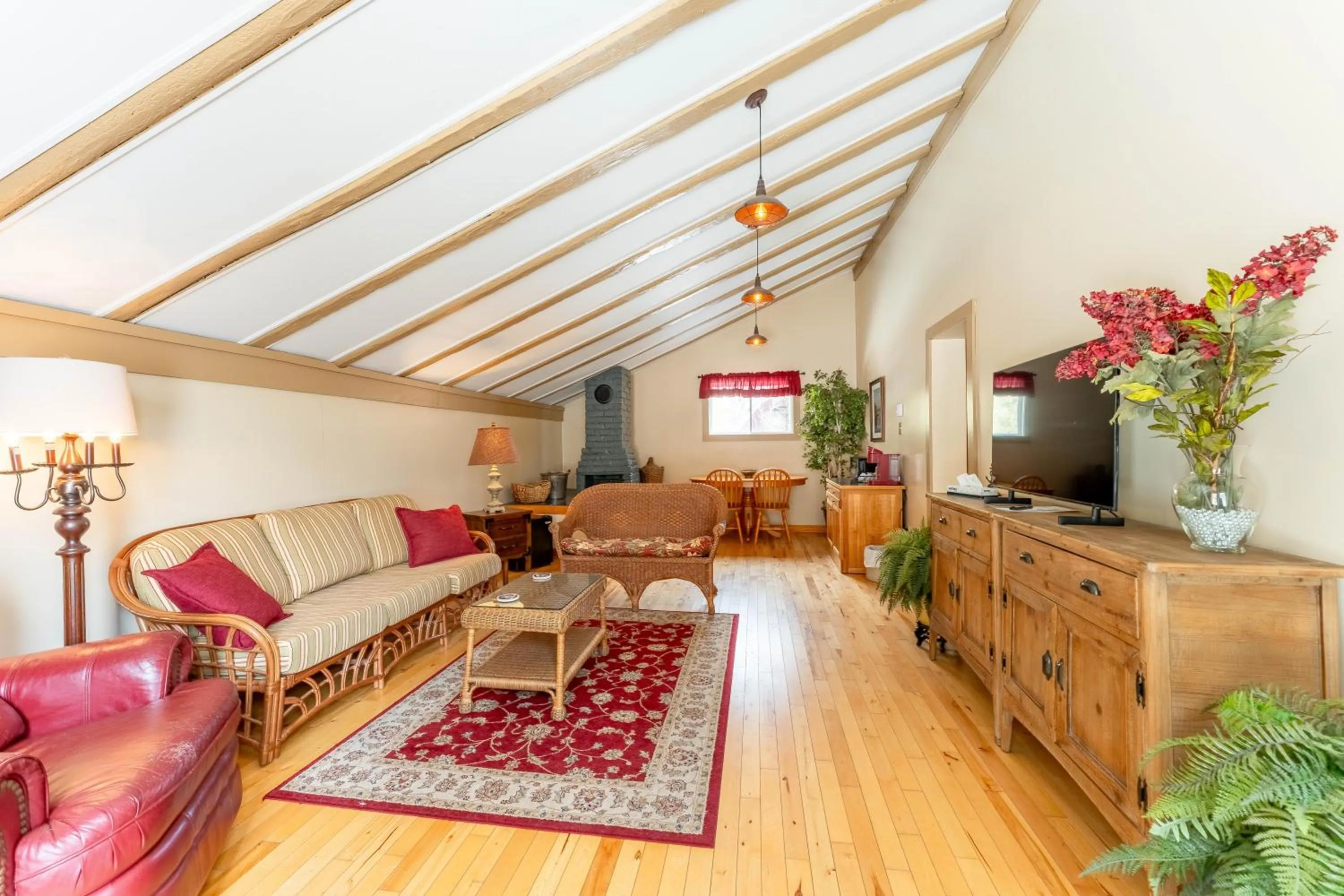 Facade/entrance in Dominion Hill Country Inn