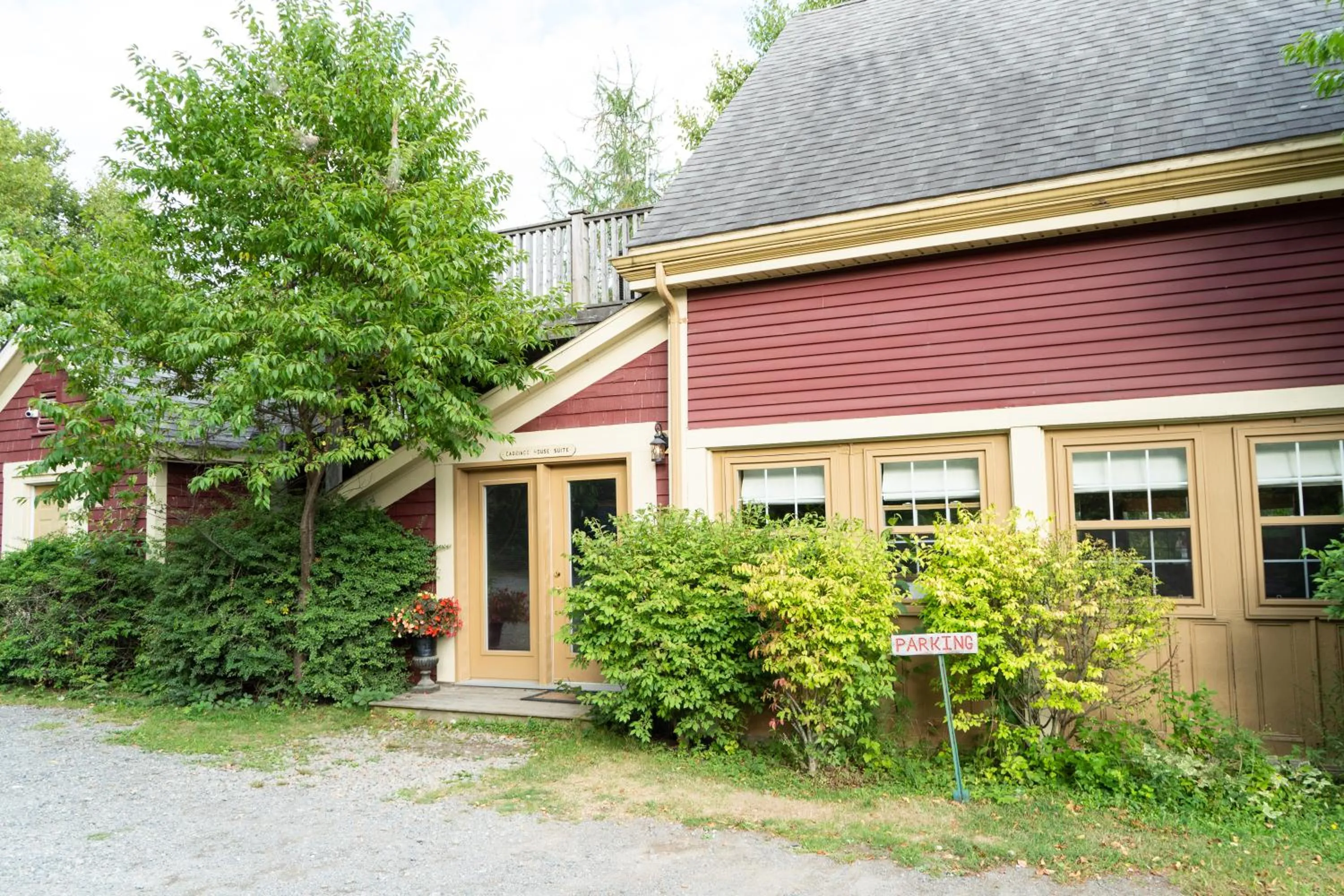 Property building in Dominion Hill Country Inn