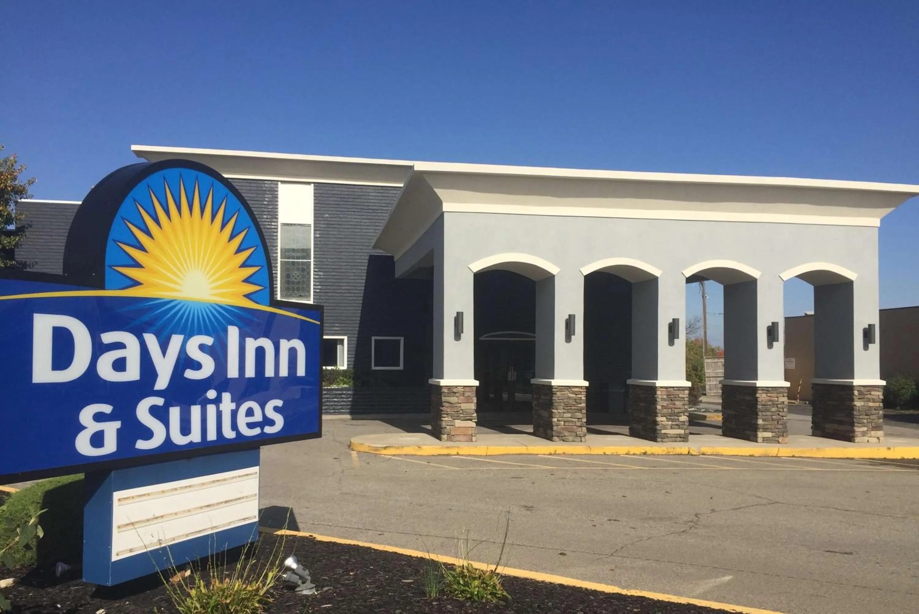 Property building in Days Inn & Suites by Wyndham Cincinnati North