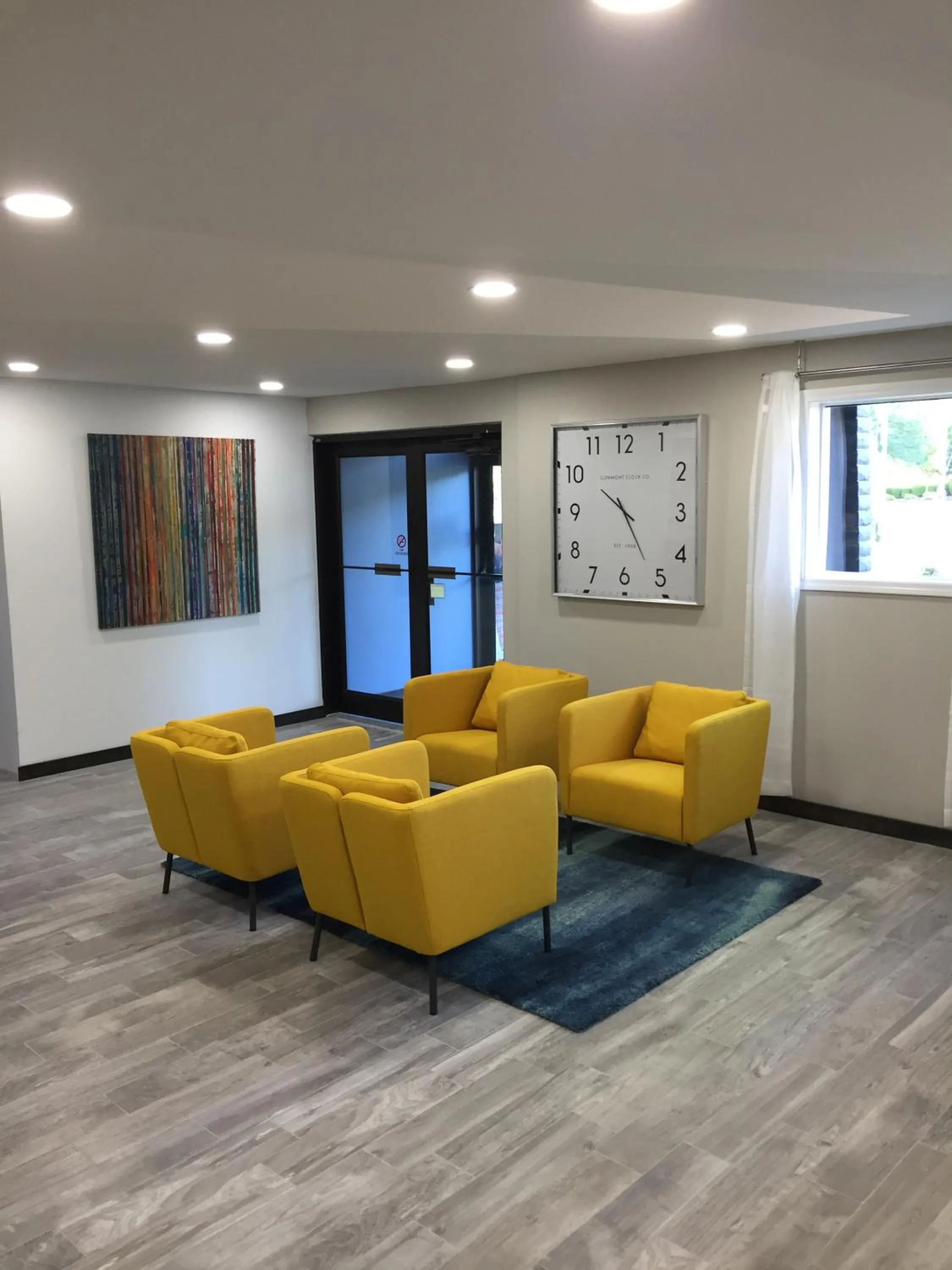Lobby or reception in Days Inn & Suites by Wyndham Cincinnati North