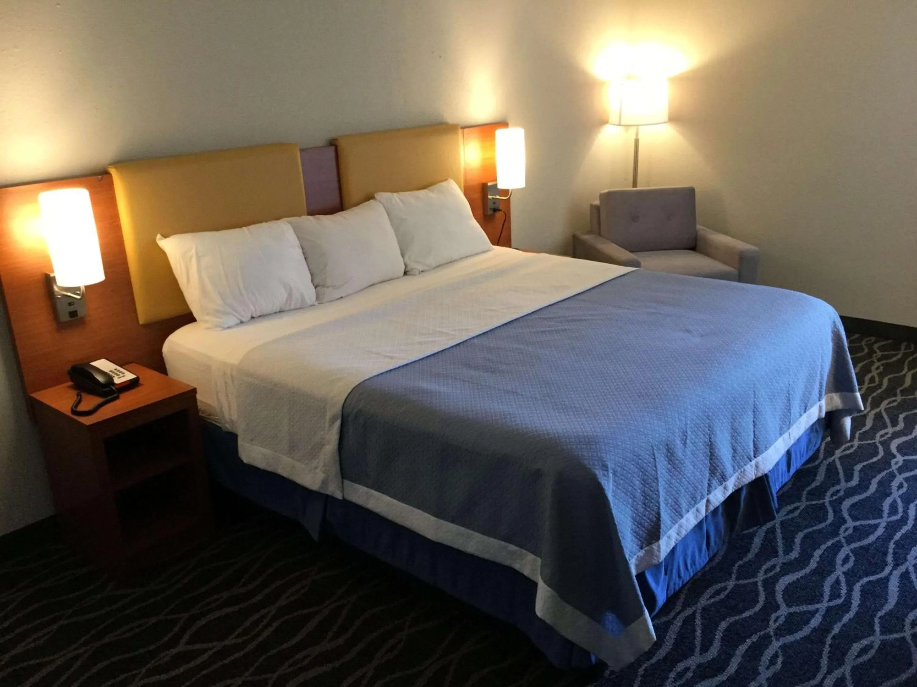 Photo of the whole room, Bed in Days Inn & Suites by Wyndham Cincinnati North