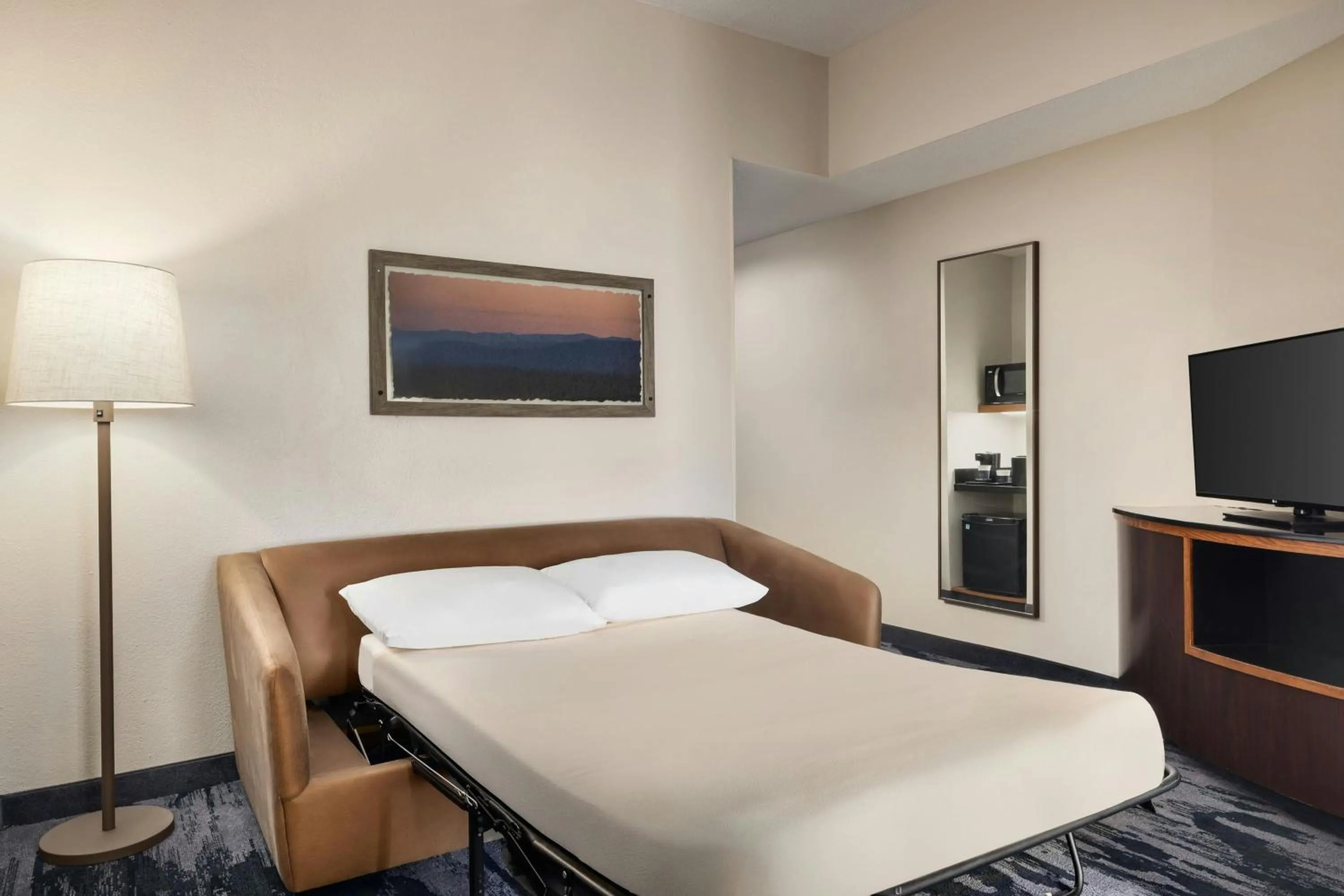 Photo of the whole room, Bed in Fairfield Inn & Suites Memphis Olive Branch