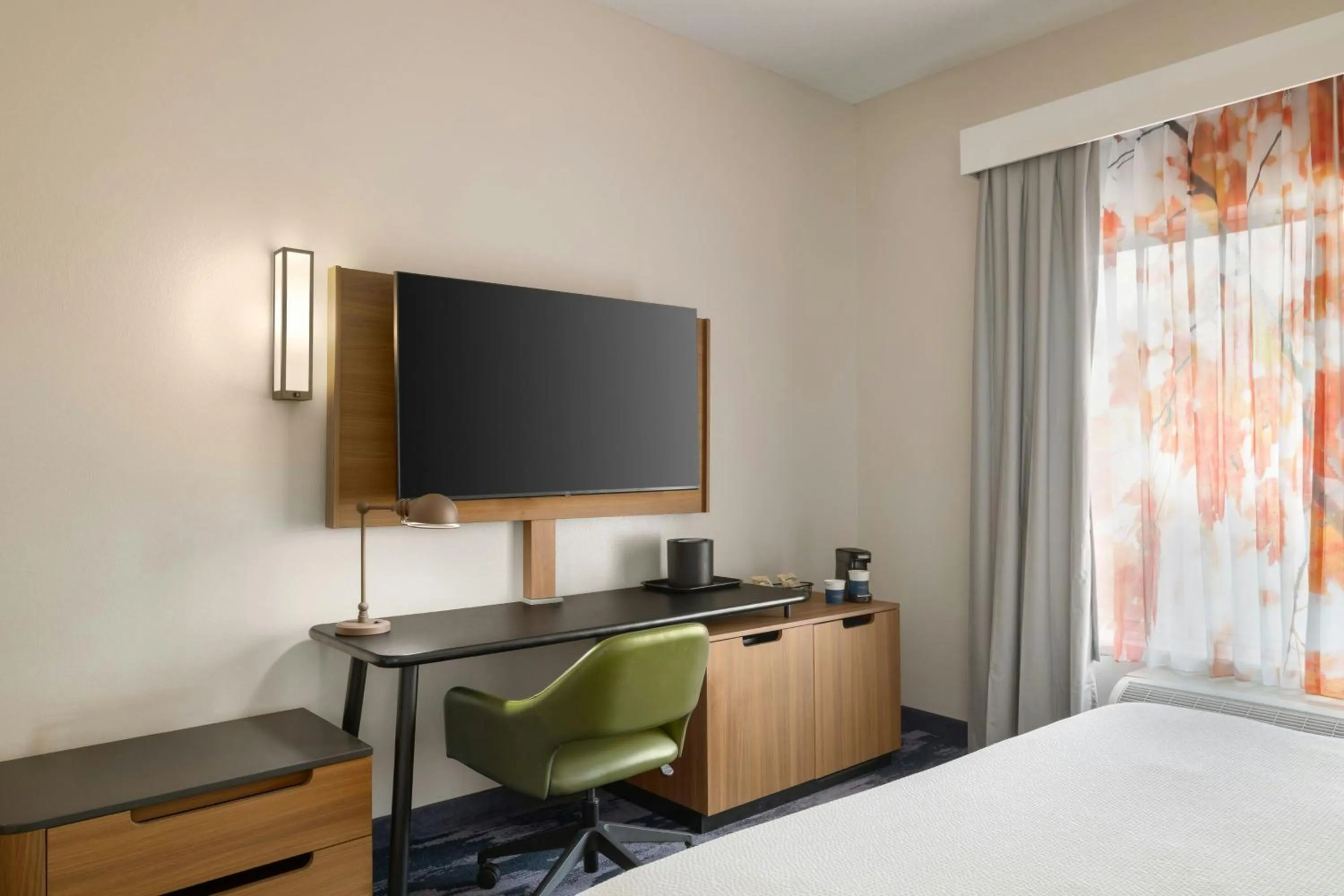 Photo of the whole room, Bed in Fairfield Inn & Suites Memphis Olive Branch