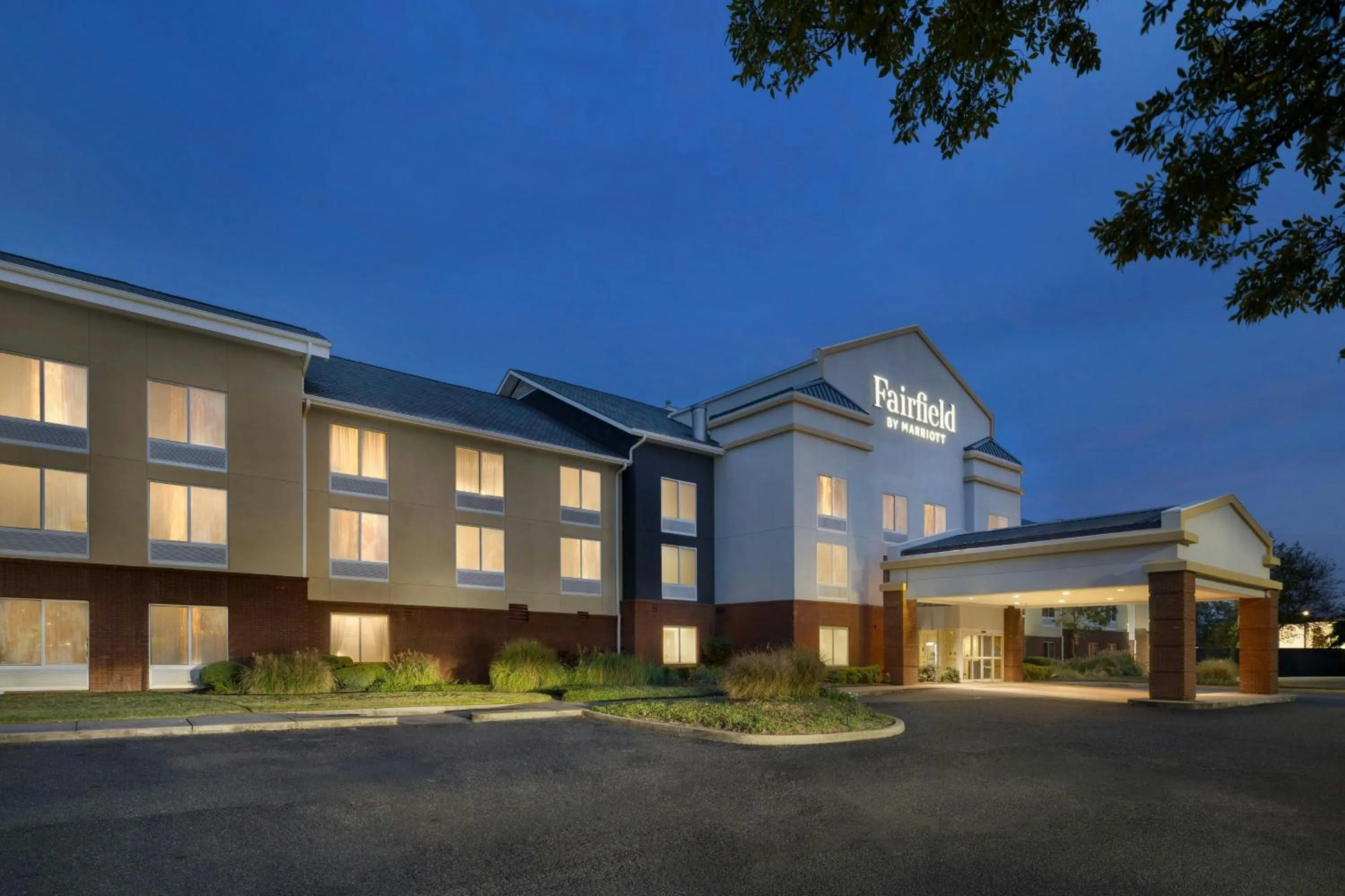 Property building in Fairfield Inn & Suites Memphis Olive Branch