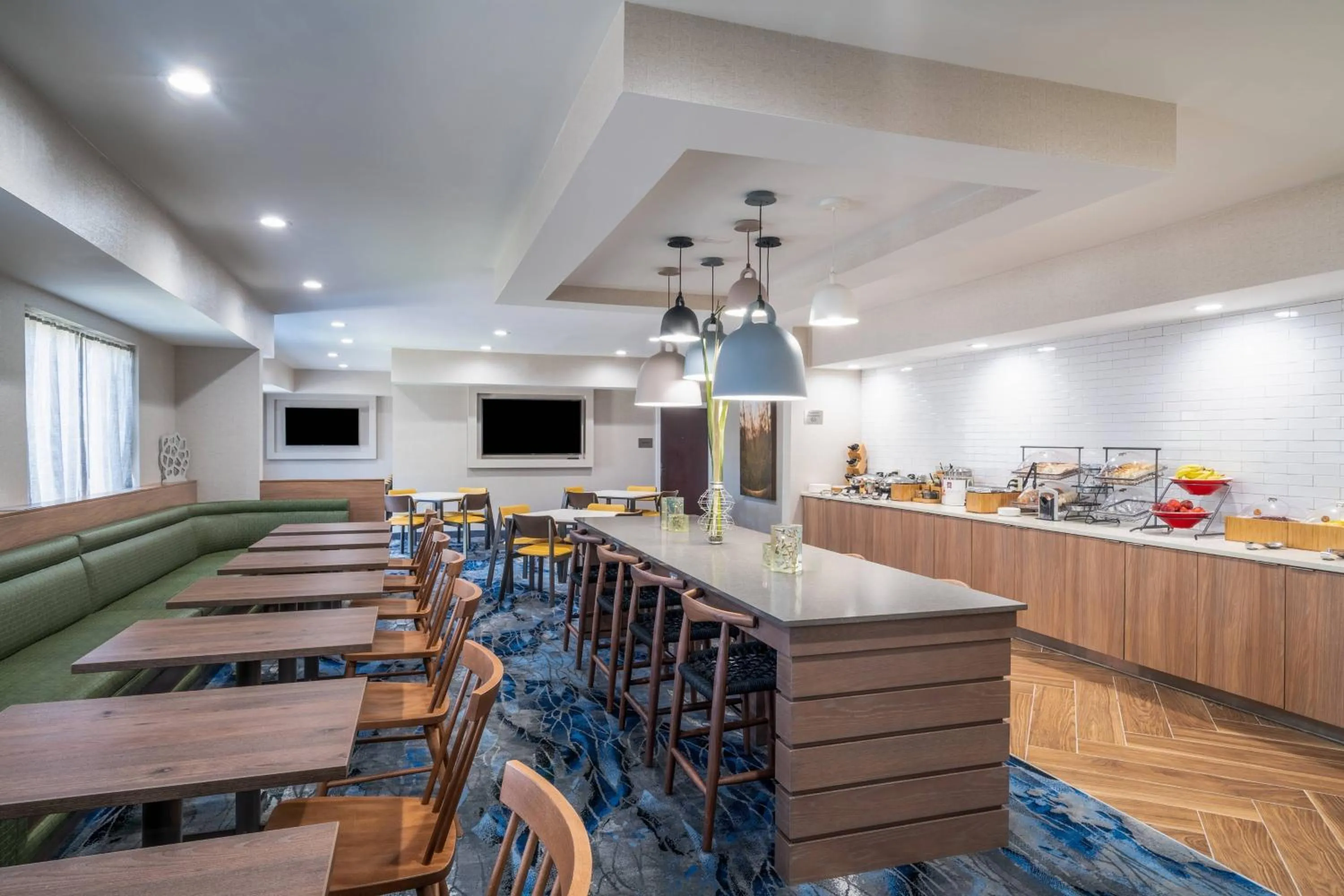 Breakfast in Fairfield Inn & Suites Memphis I-240 & Perkins