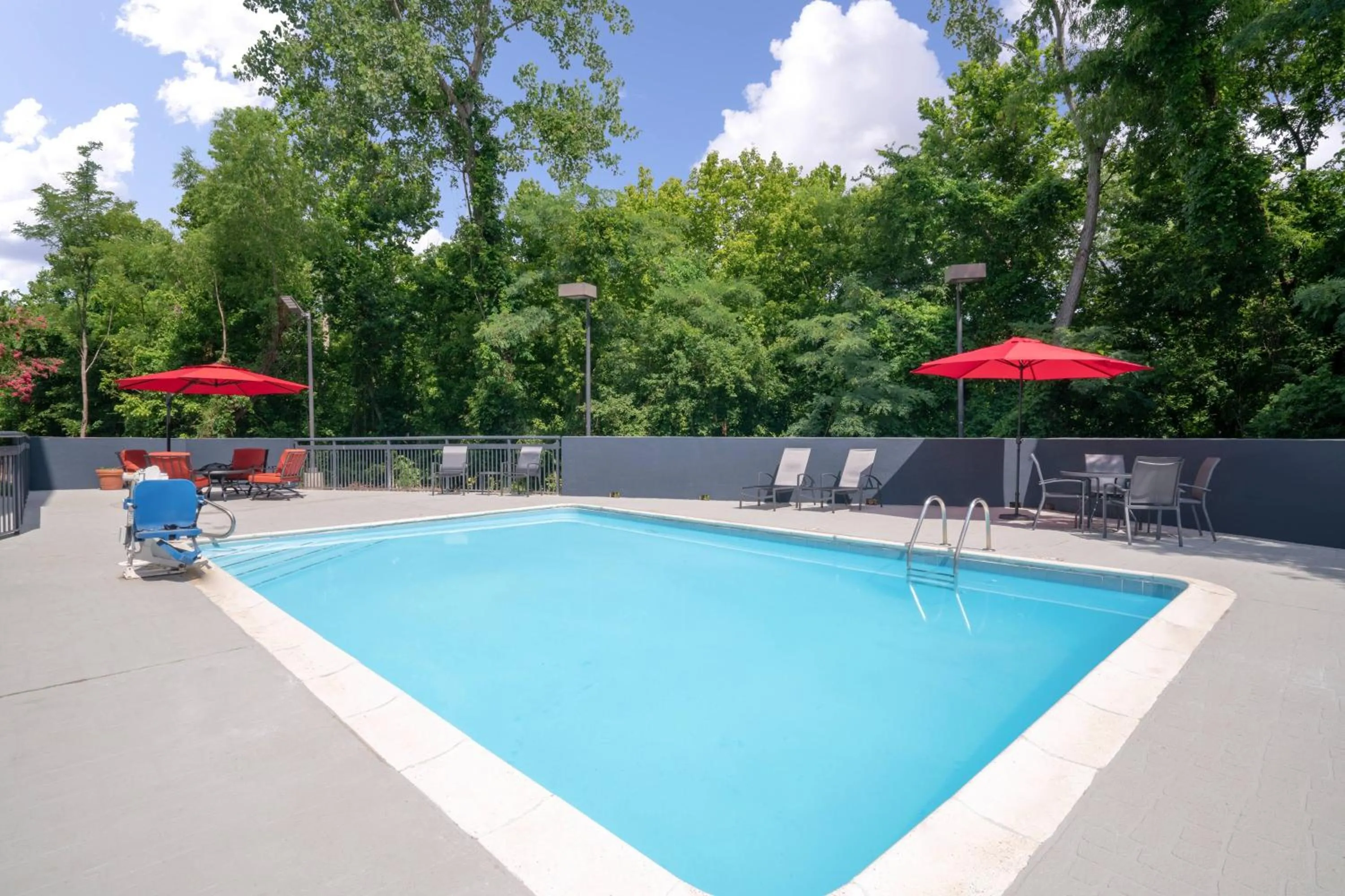 Swimming pool in Fairfield Inn & Suites Memphis I-240 & Perkins