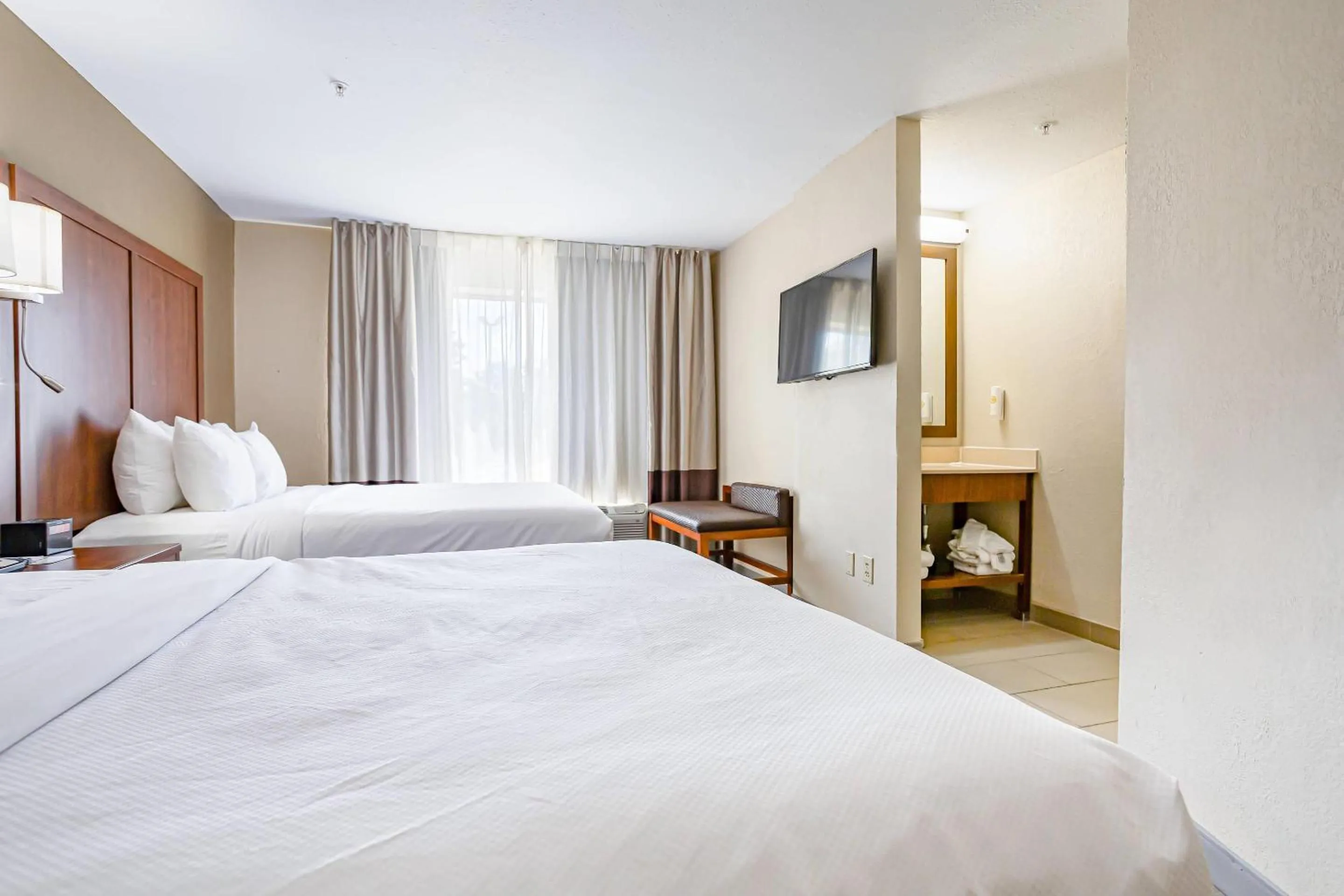 Bedroom, Bed in Comfort Inn & Suites Montgomery East Carmichael Rd