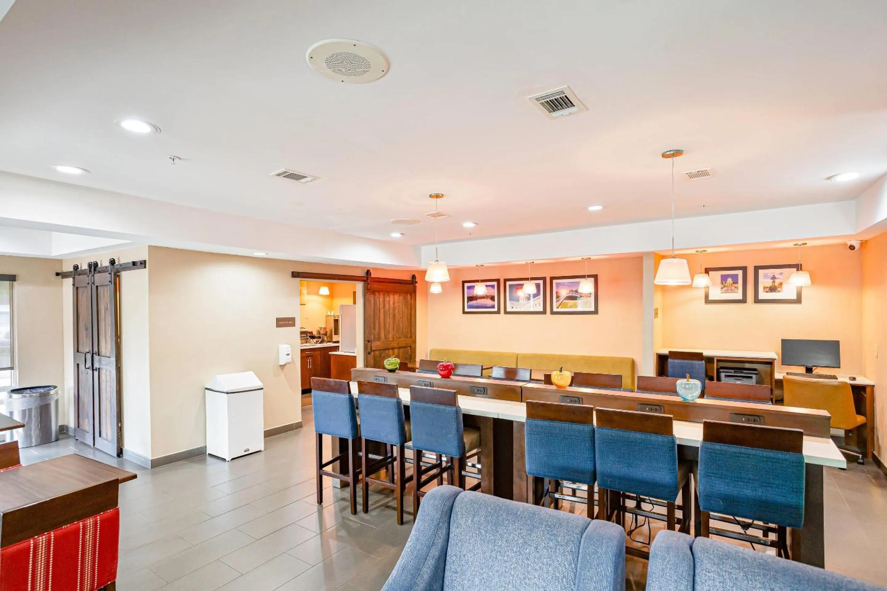 Breakfast in Comfort Inn & Suites Montgomery East Carmichael Rd