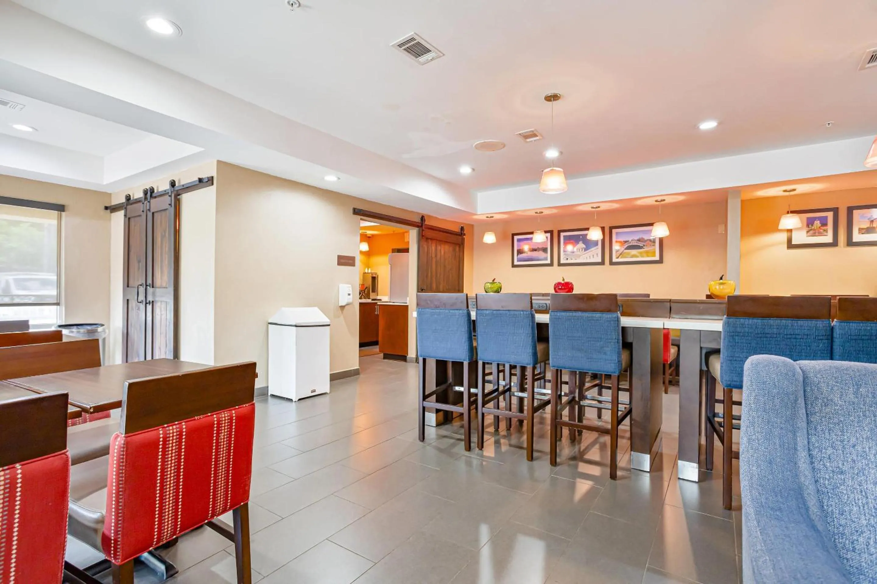 Breakfast in Comfort Inn & Suites Montgomery East Carmichael Rd