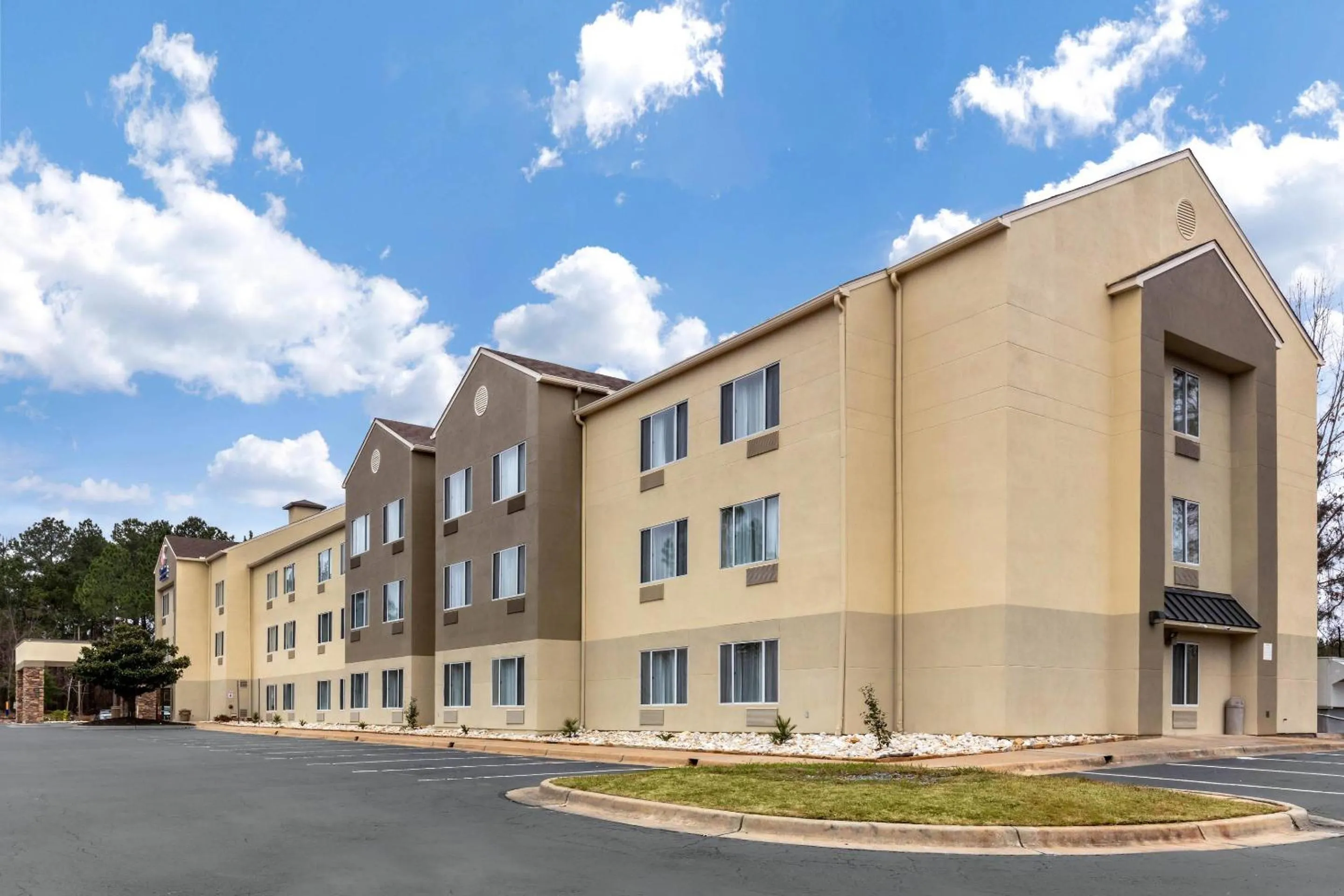 Property building in Comfort Inn & Suites Montgomery East Carmichael Rd