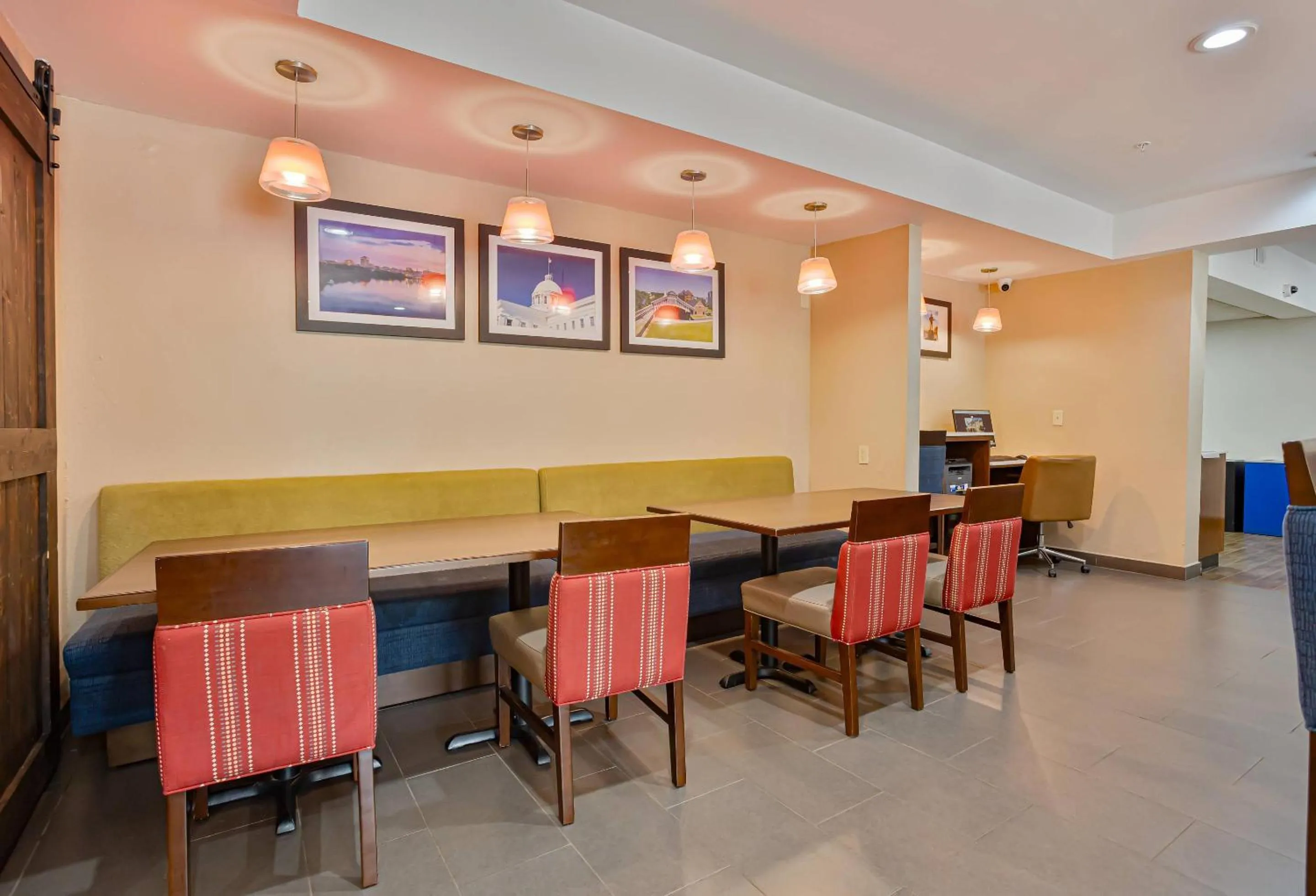 Breakfast in Comfort Inn & Suites Montgomery East Carmichael Rd