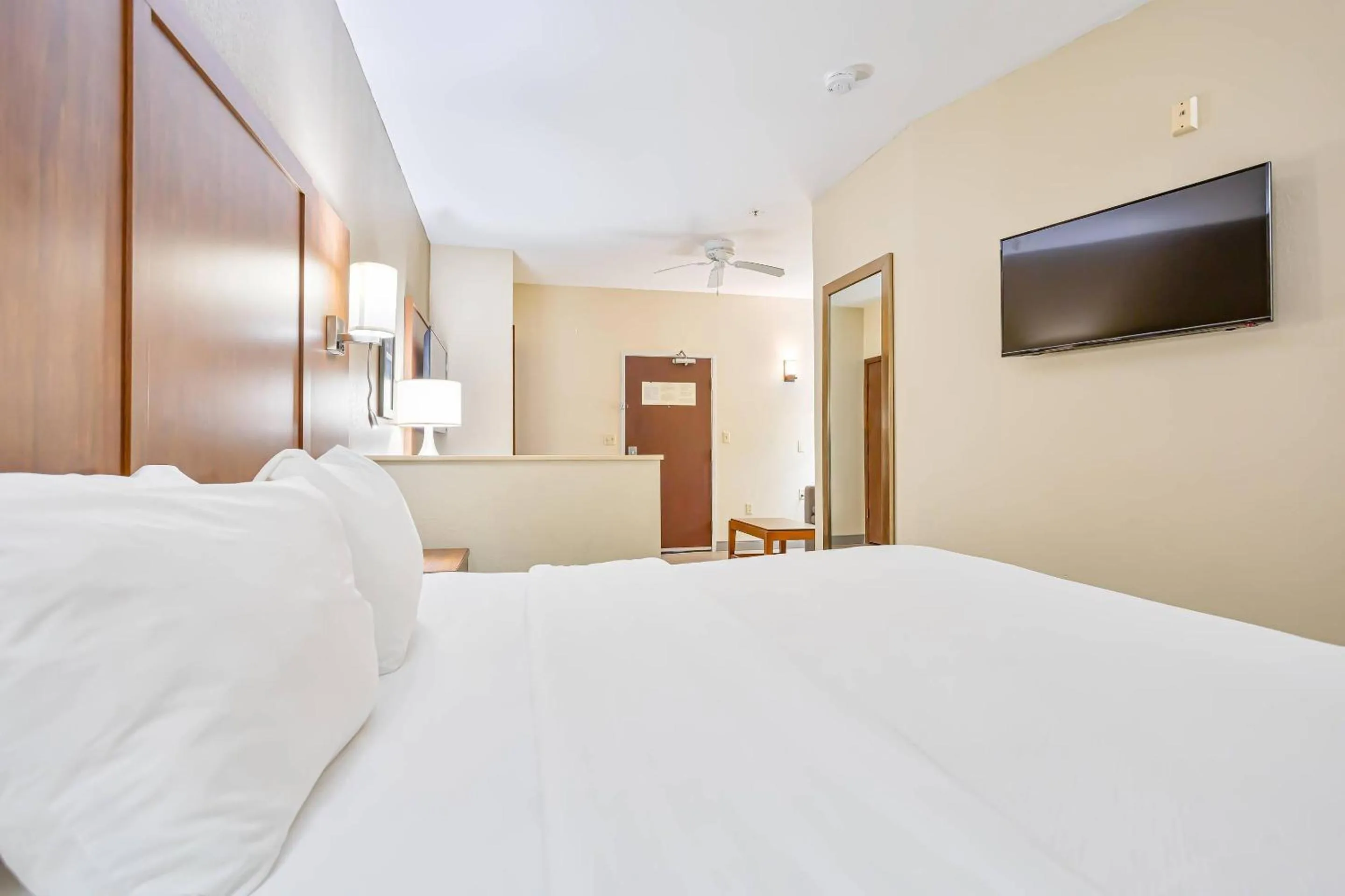 Bedroom, Bed in Comfort Inn & Suites Montgomery East Carmichael Rd