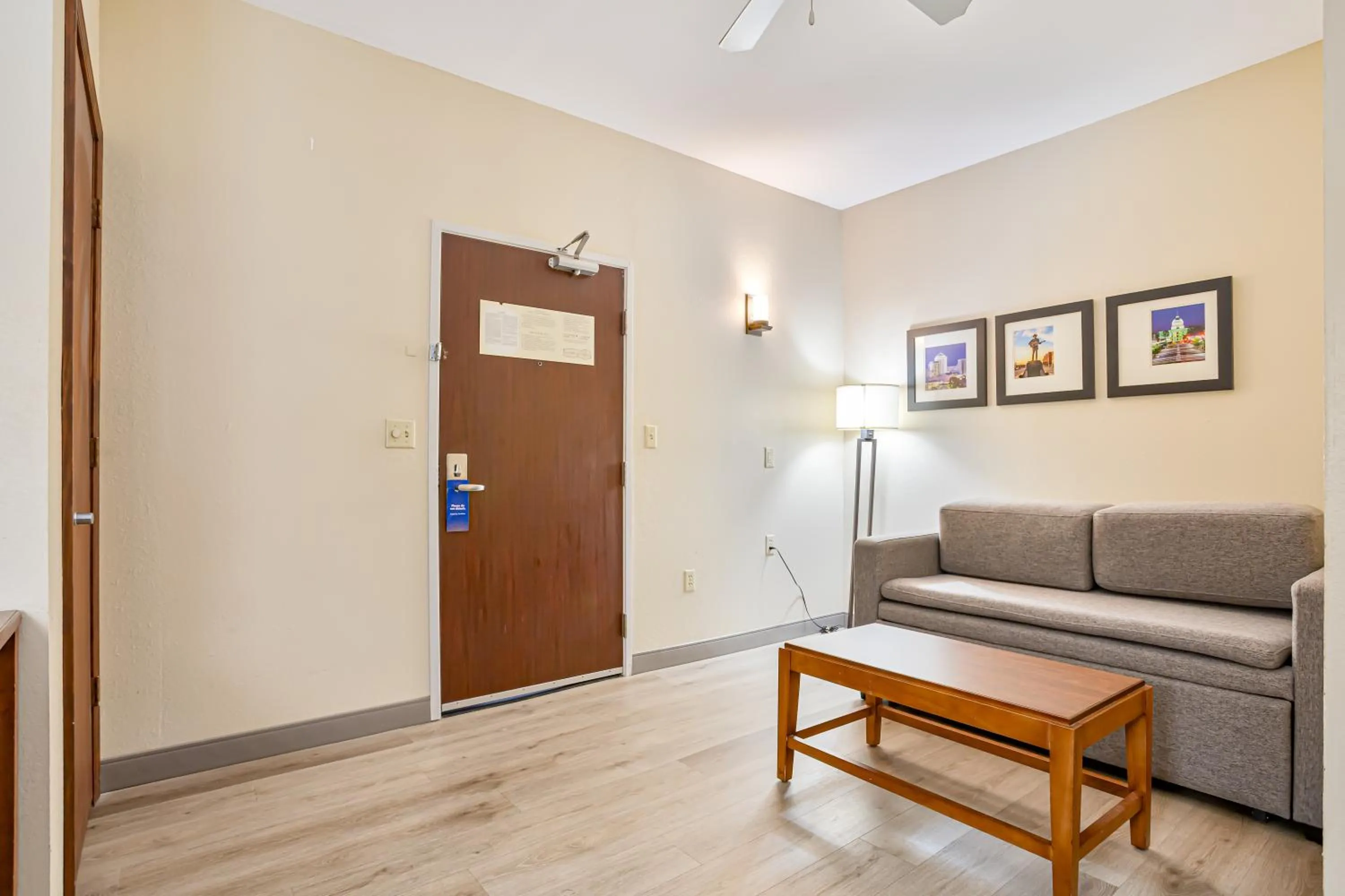 Living room in Comfort Inn & Suites Montgomery East Carmichael Rd