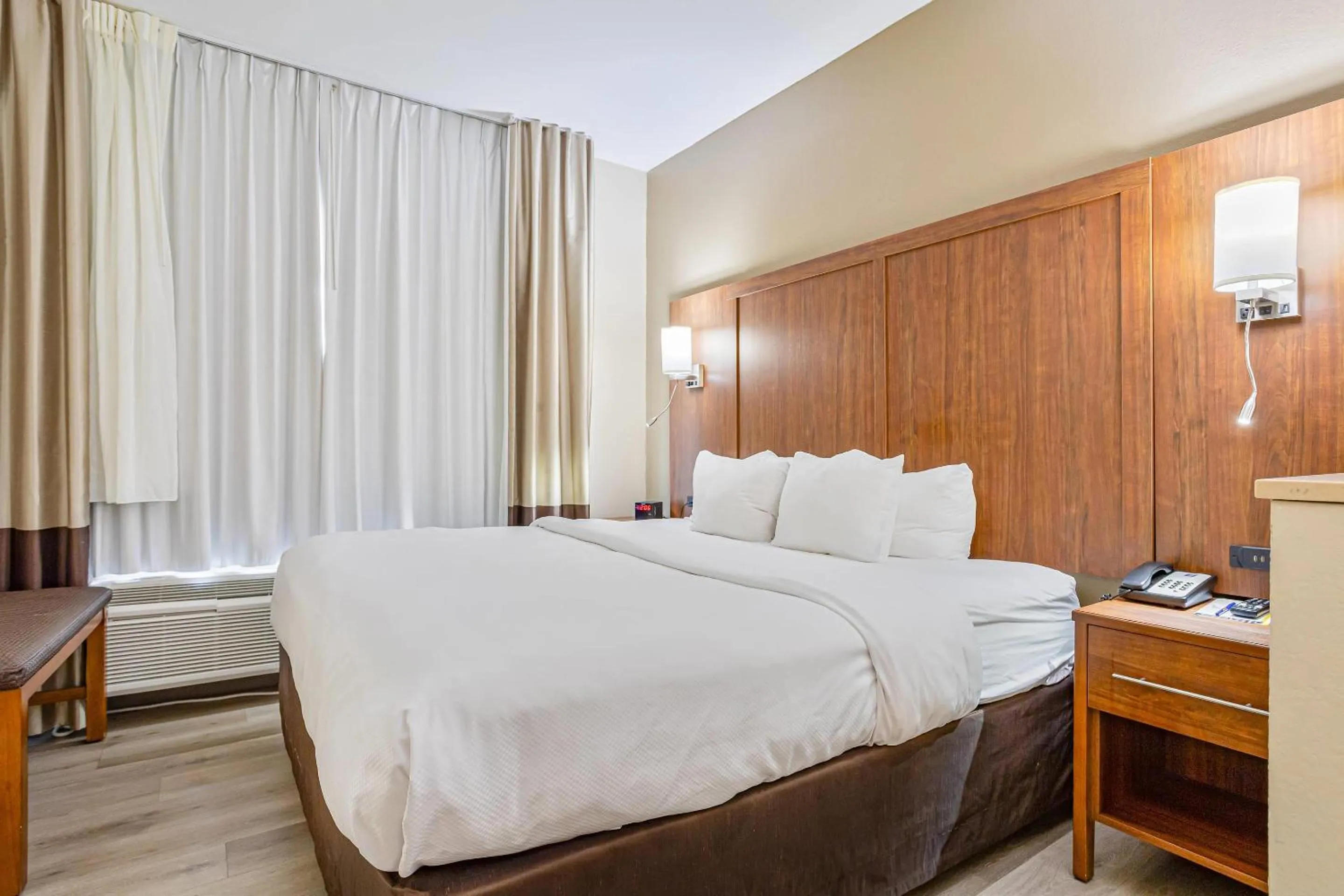 Bedroom, Bed in Comfort Inn & Suites Montgomery East Carmichael Rd