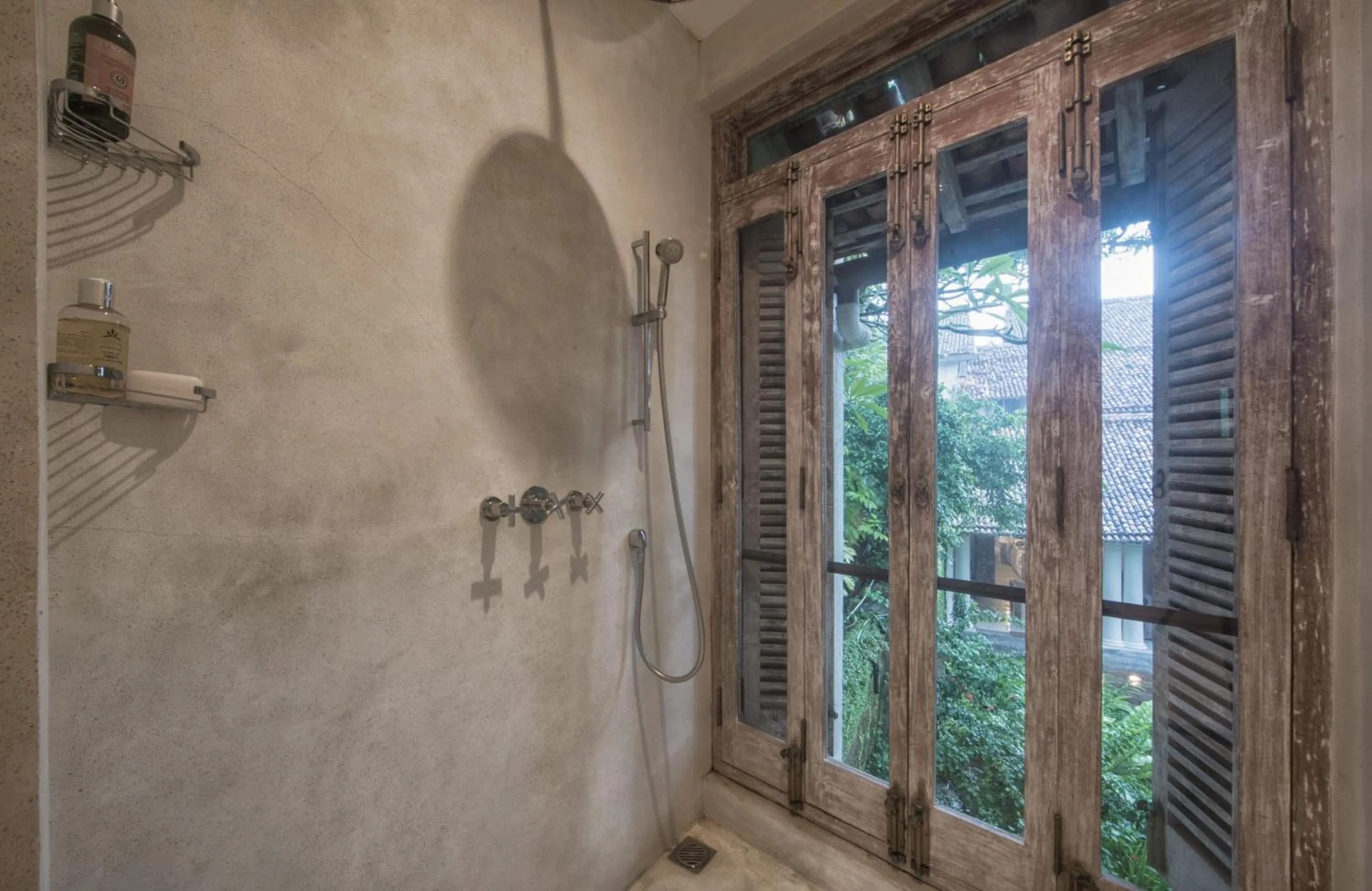 Bathroom in 20 Middle Street