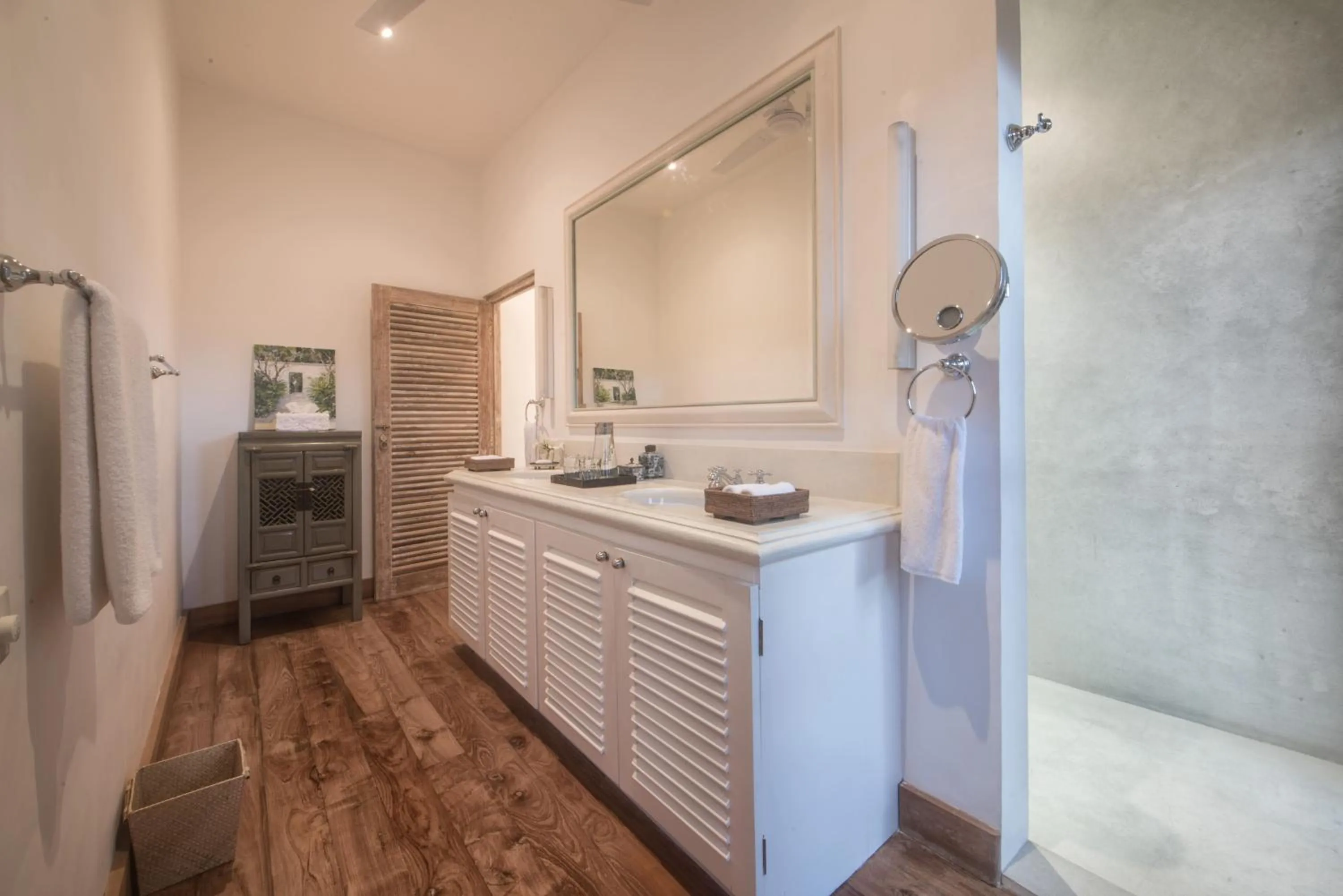 Bathroom in 20 Middle Street