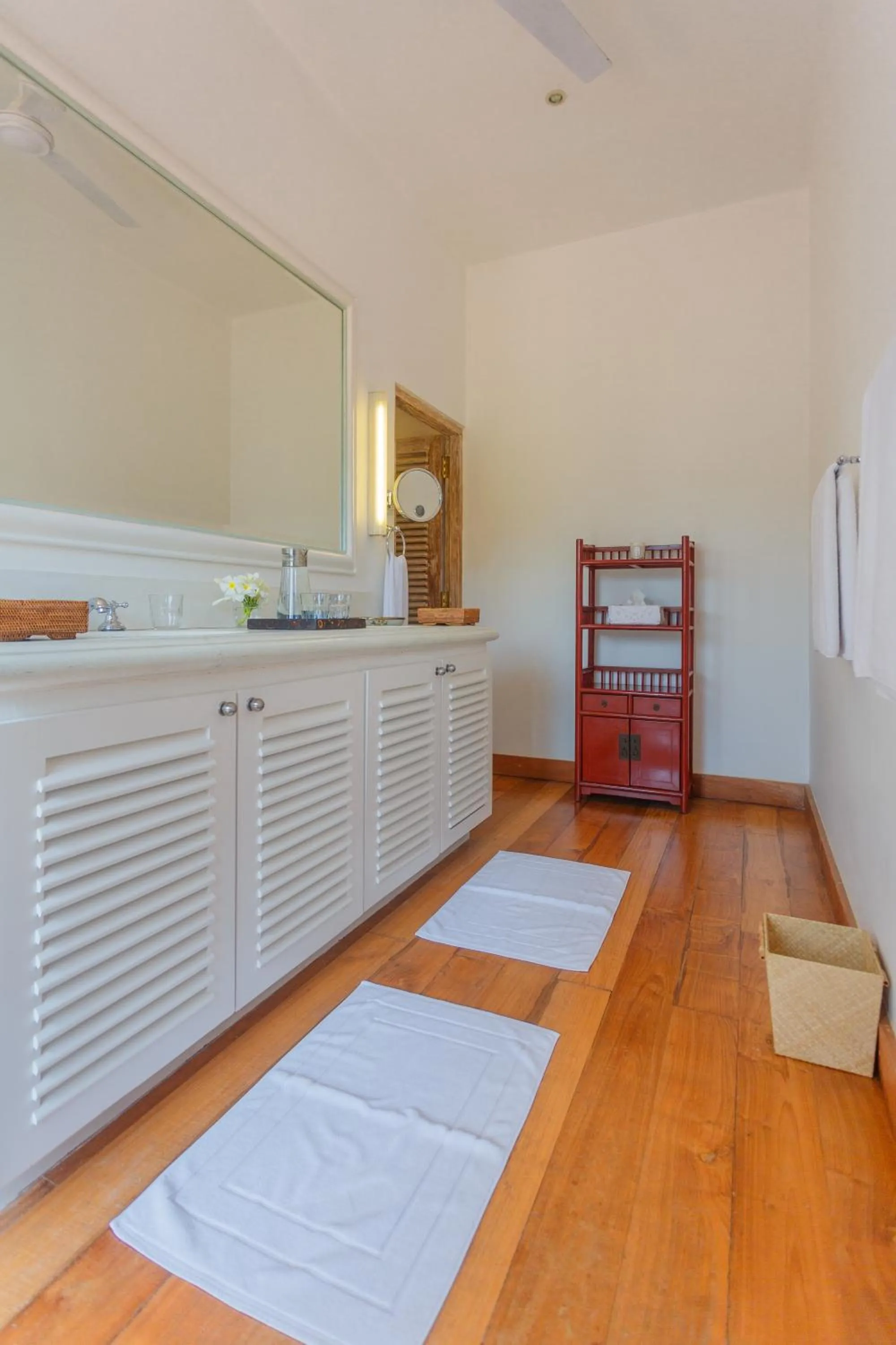 Bathroom in 20 Middle Street