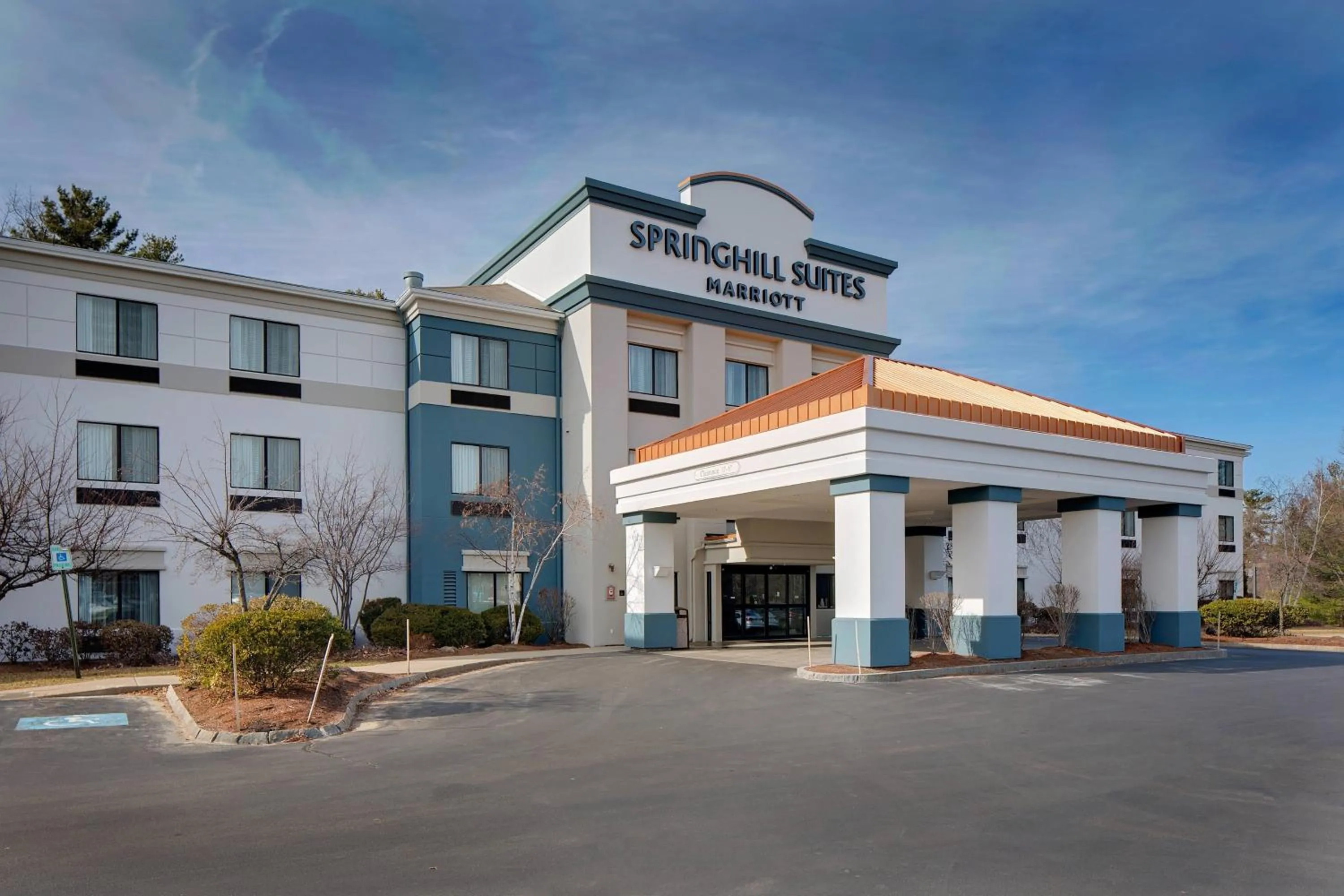 Property building in SpringHill Suites Manchester-Boston Regional Airport