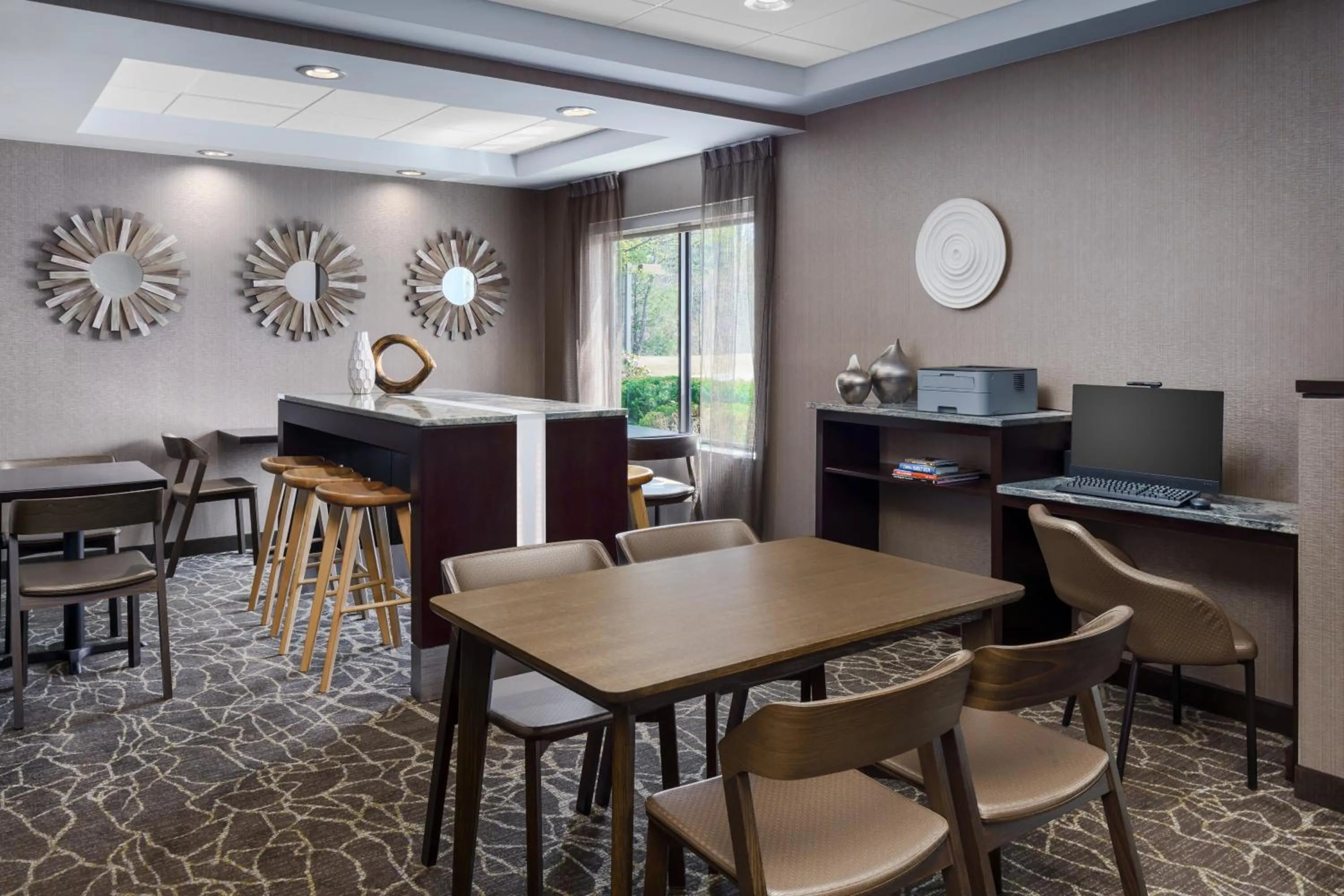 Business facilities in SpringHill Suites Manchester-Boston Regional Airport
