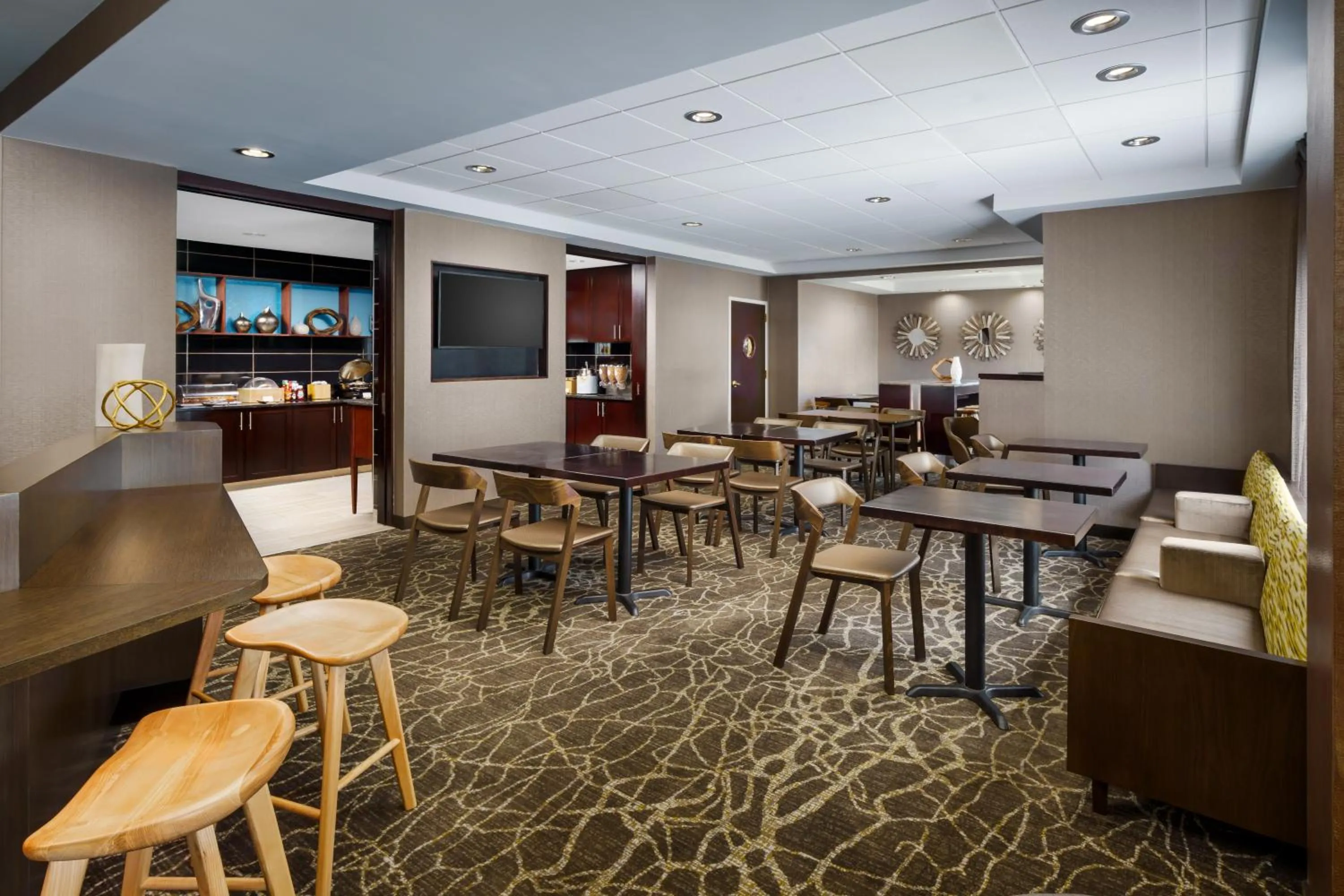 Restaurant/places to eat in SpringHill Suites Manchester-Boston Regional Airport