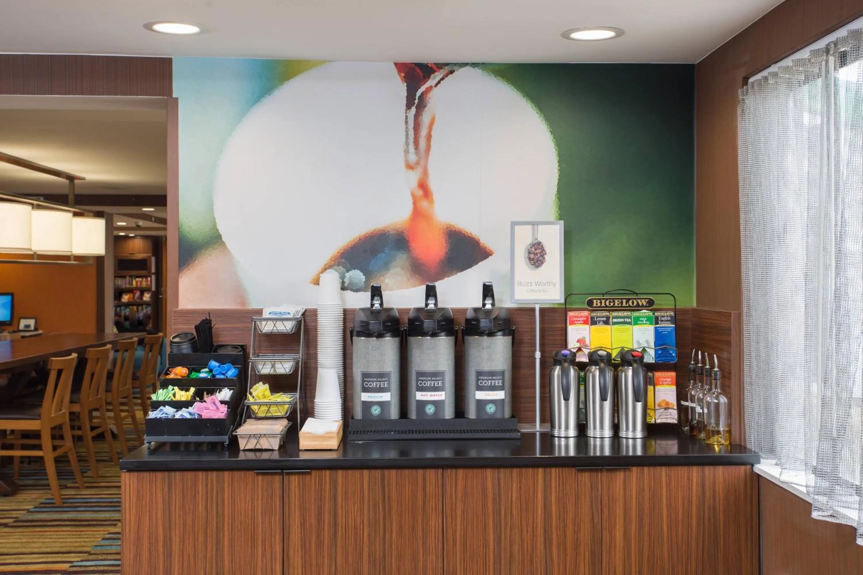 Restaurant/places to eat in Fairfield Inn Manchester - Boston Regional Airport